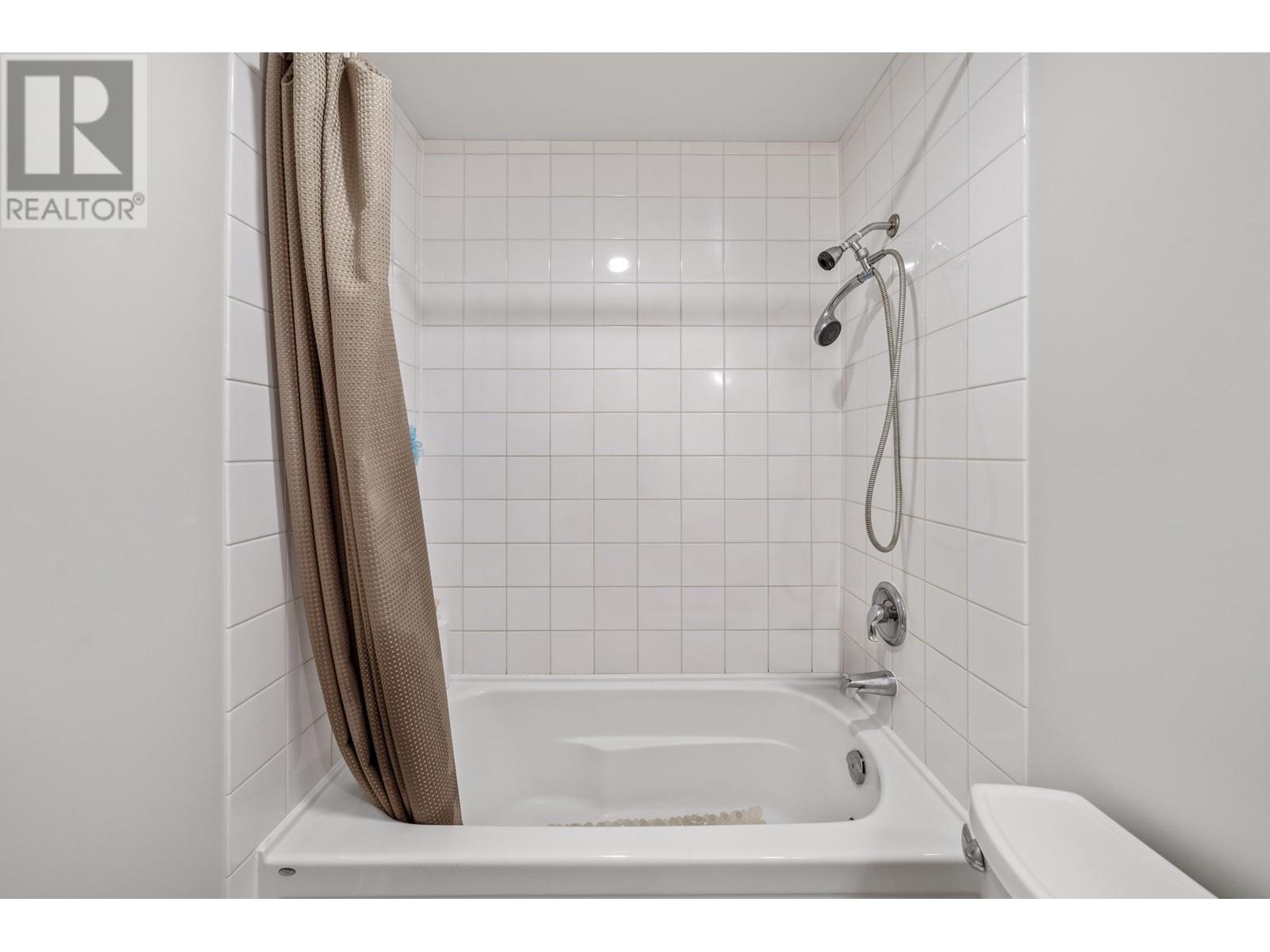 Listing Picture 18 of 29 : 302 371 ELLESMERE AVENUE, Burnaby / 本拿比 - 魯藝地產 Yvonne Lu Group - MLS Medallion Club Member