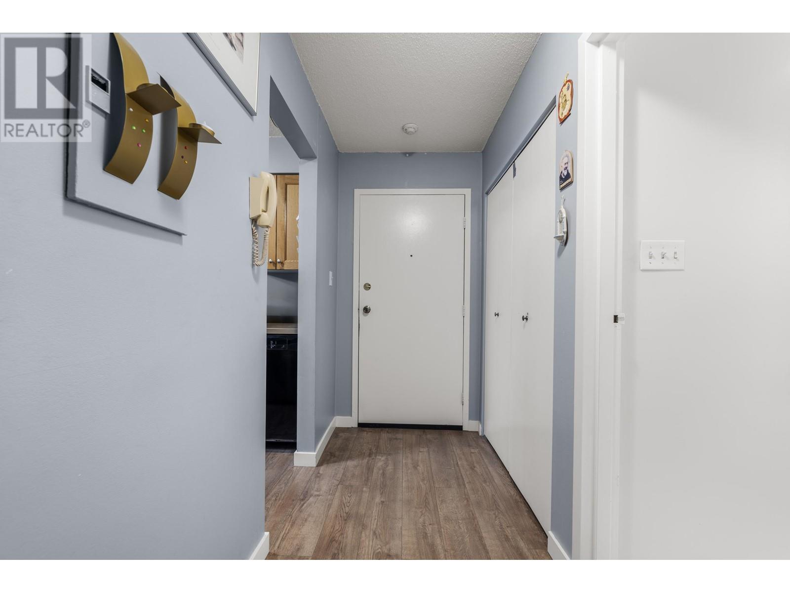Listing Picture 11 of 29 : 302 371 ELLESMERE AVENUE, Burnaby / 本拿比 - 魯藝地產 Yvonne Lu Group - MLS Medallion Club Member