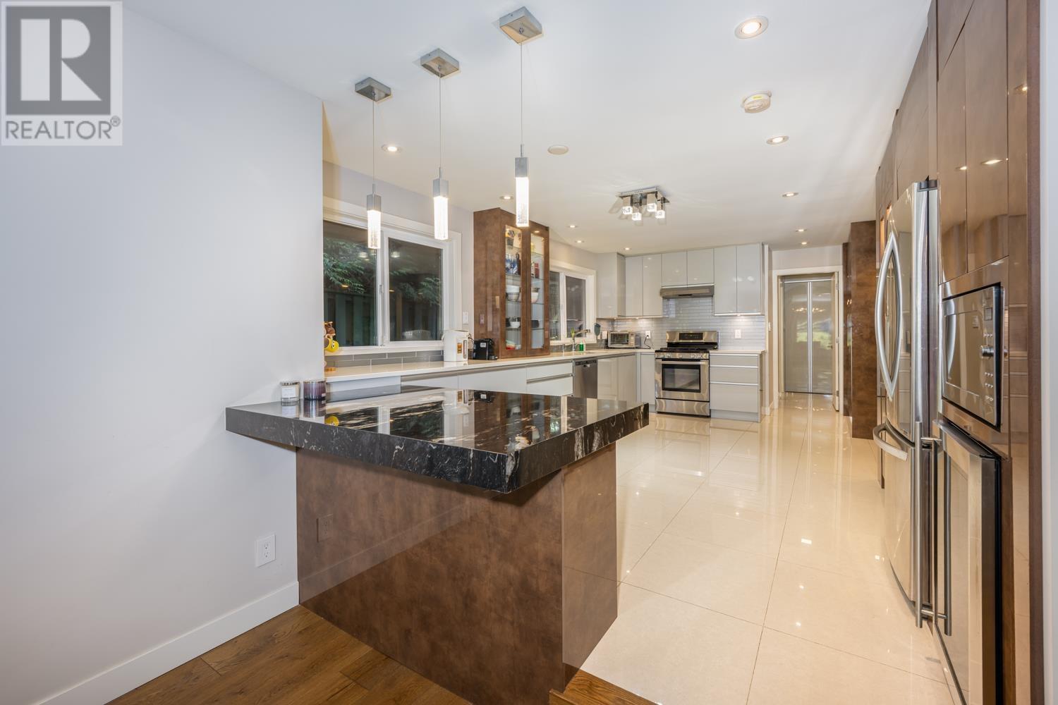5202 Sprucefeild Road, West Vancouver, British Columbia  V7W 2X6 - Photo 9 - R2973683