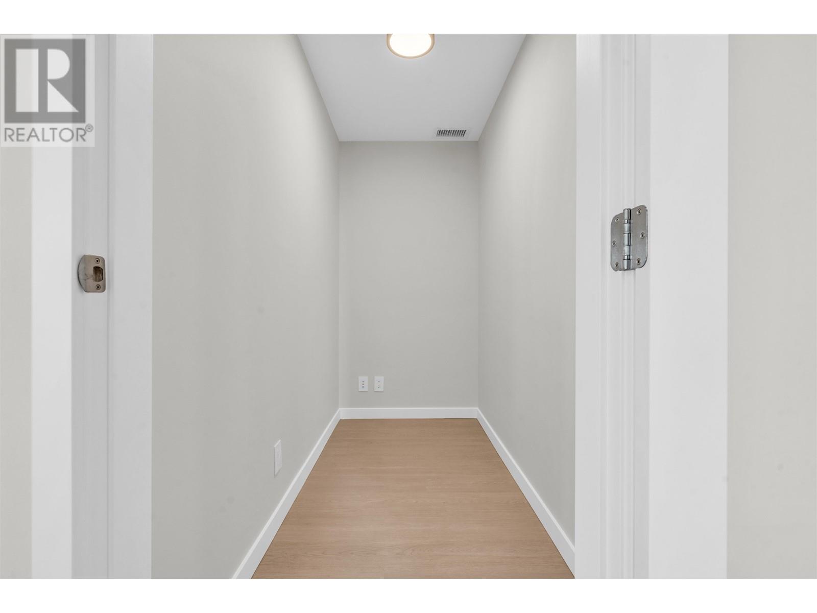 Listing Picture 19 of 31 : 3701 2108 GILMORE AVENUE, Burnaby / 本拿比 - 魯藝地產 Yvonne Lu Group - MLS Medallion Club Member