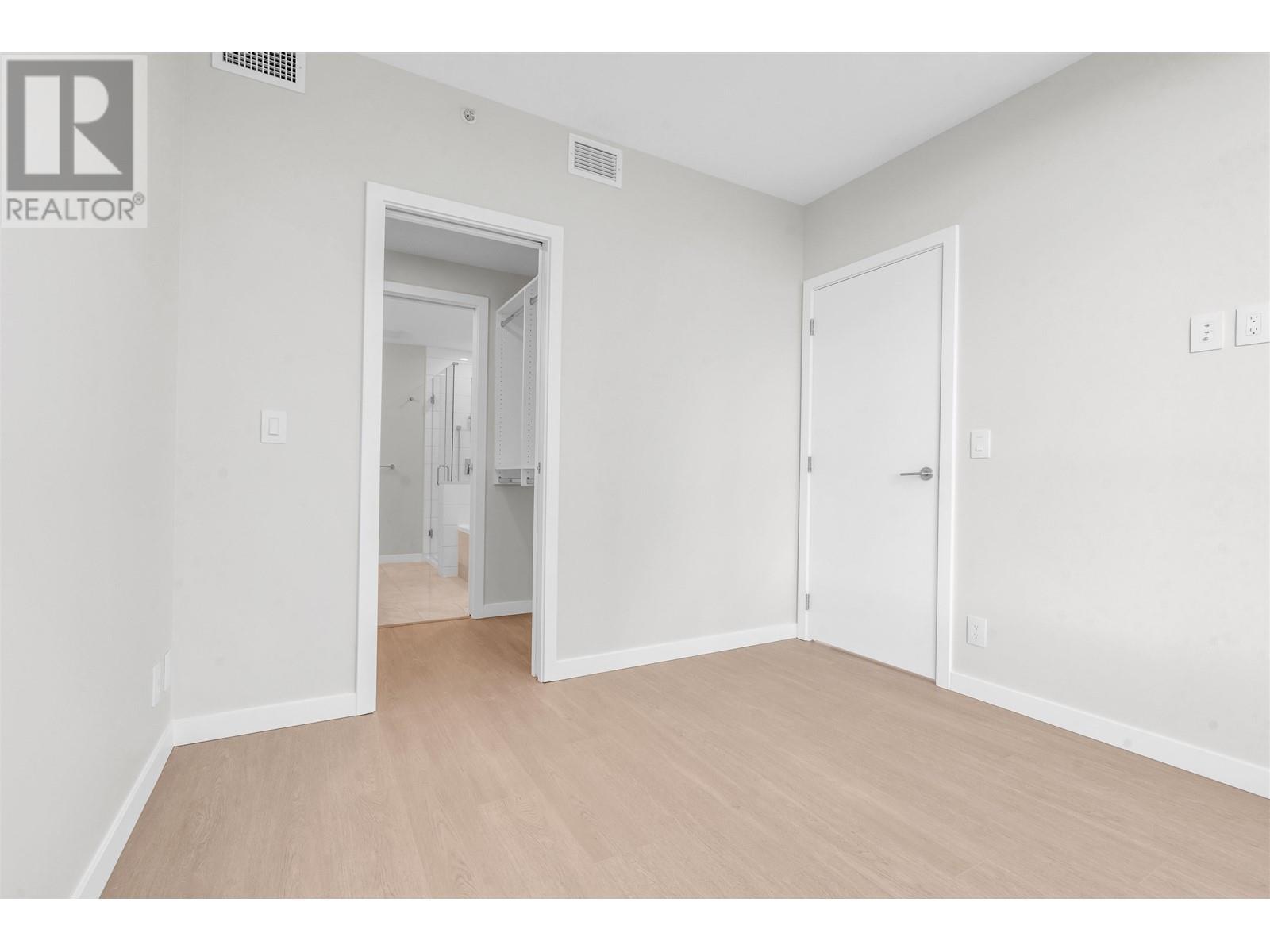 Listing Picture 13 of 31 : 3701 2108 GILMORE AVENUE, Burnaby / 本拿比 - 魯藝地產 Yvonne Lu Group - MLS Medallion Club Member