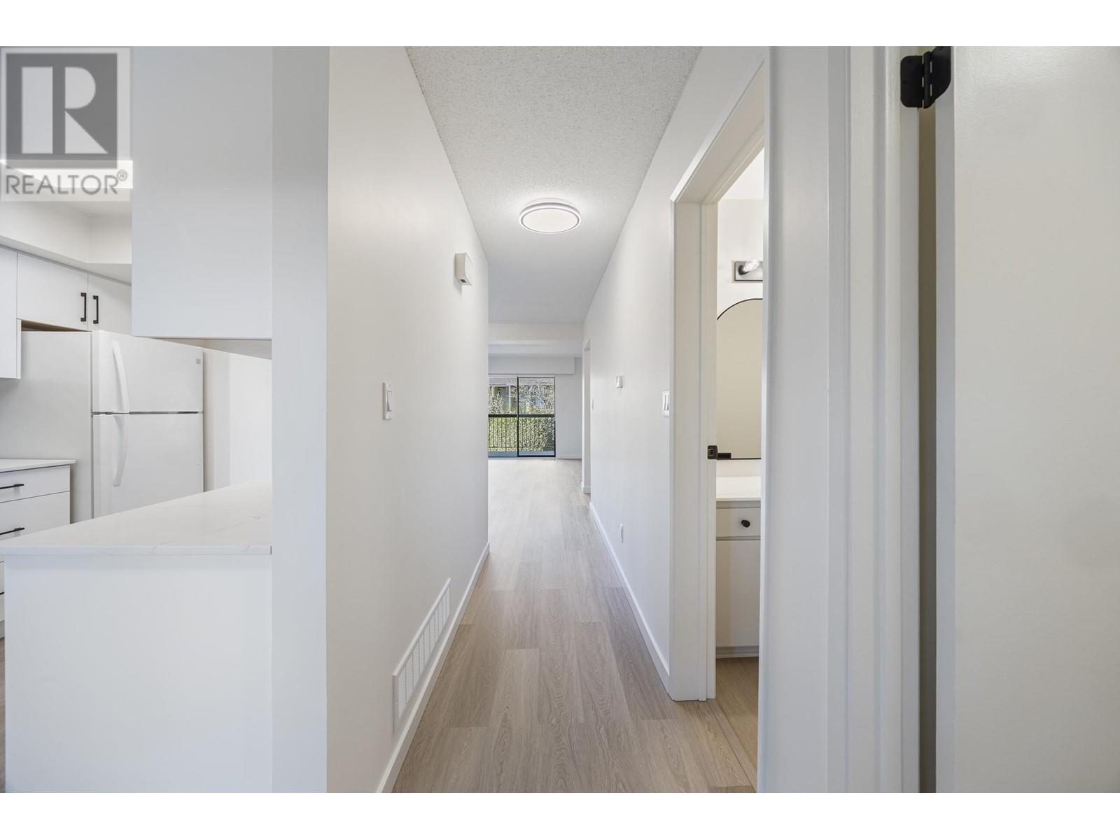 2620 Moorcroft Court, Burnaby, British Columbia  V5B 4R2 - Photo 16 - R2973105