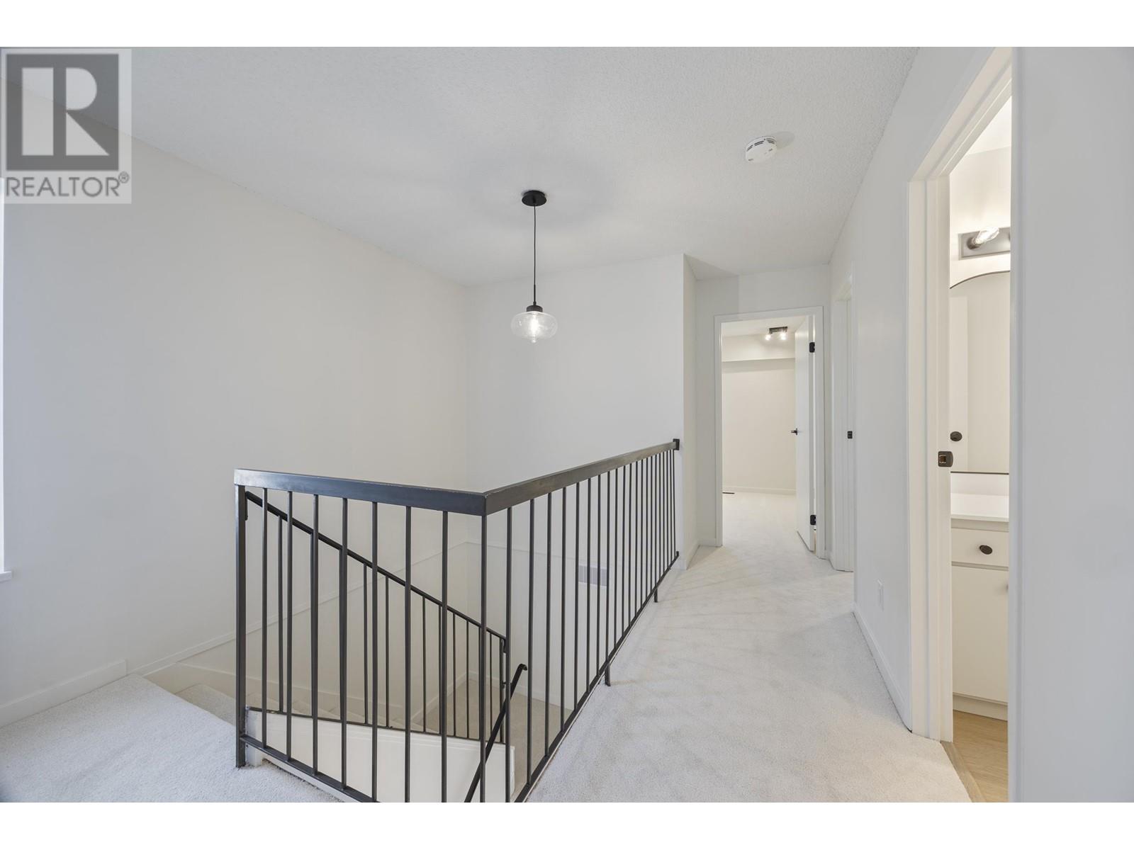 2620 Moorcroft Court, Burnaby, British Columbia  V5B 4R2 - Photo 18 - R2973105