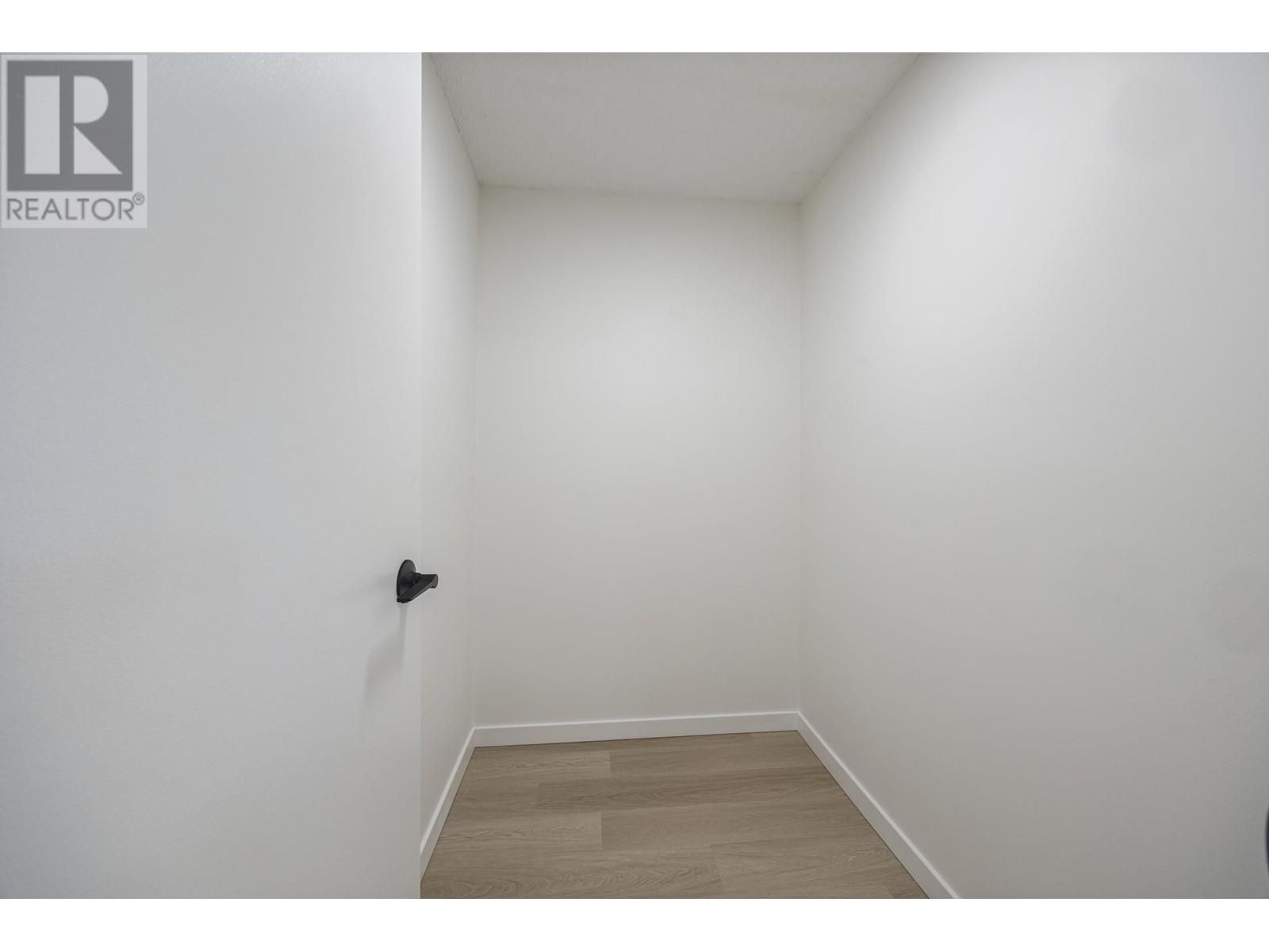 2620 Moorcroft Court, Burnaby, British Columbia  V5B 4R2 - Photo 15 - R2973105