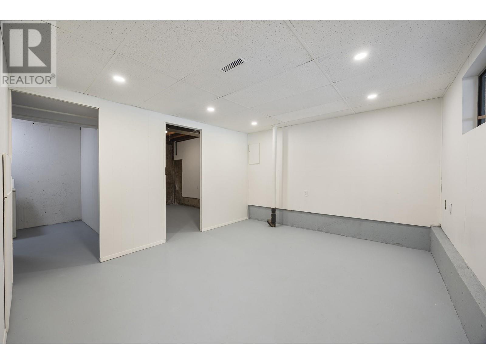 2620 Moorcroft Court, Burnaby, British Columbia  V5B 4R2 - Photo 30 - R2973105