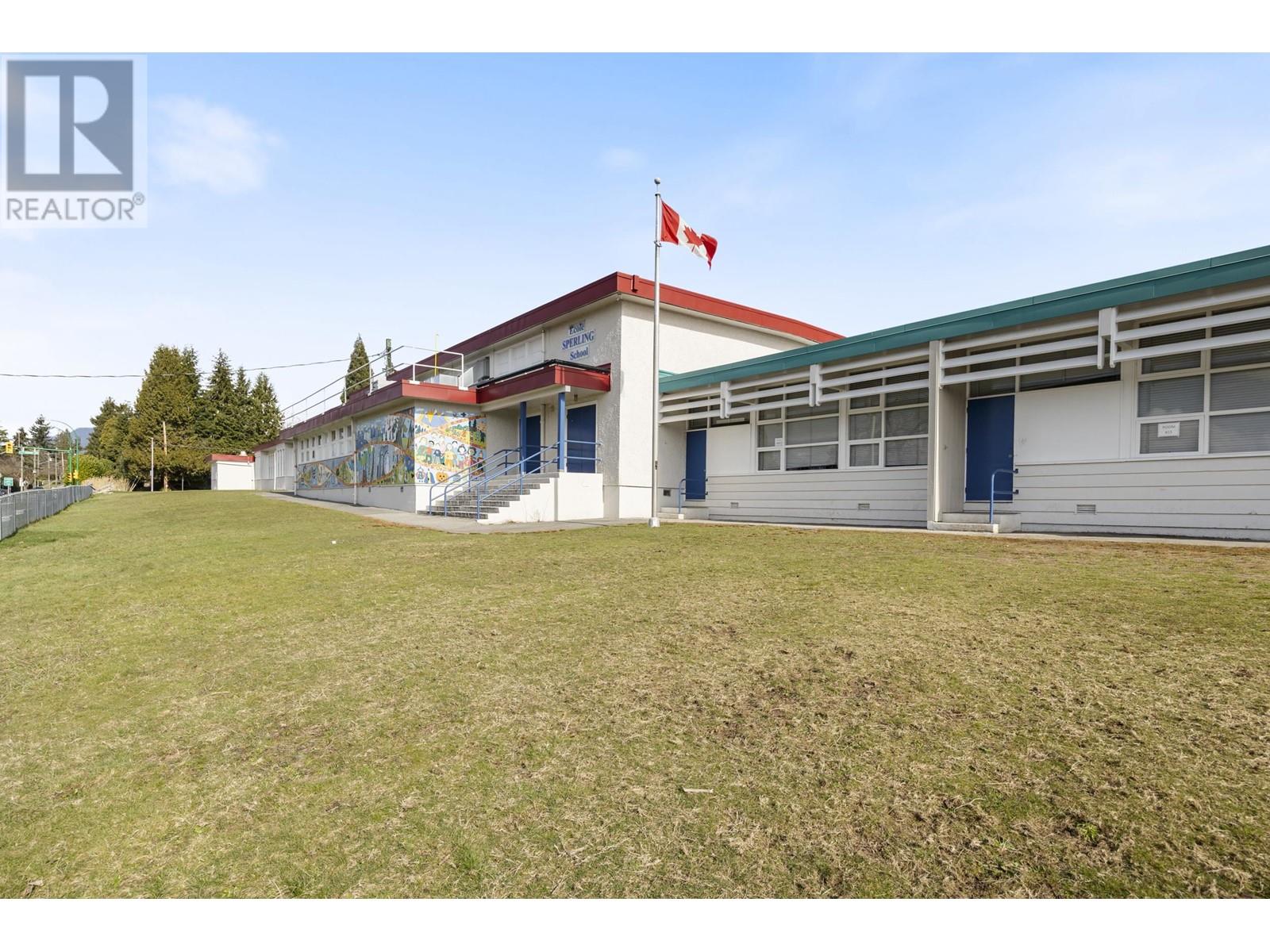 2620 Moorcroft Court, Burnaby, British Columbia  V5B 4R2 - Photo 35 - R2973105