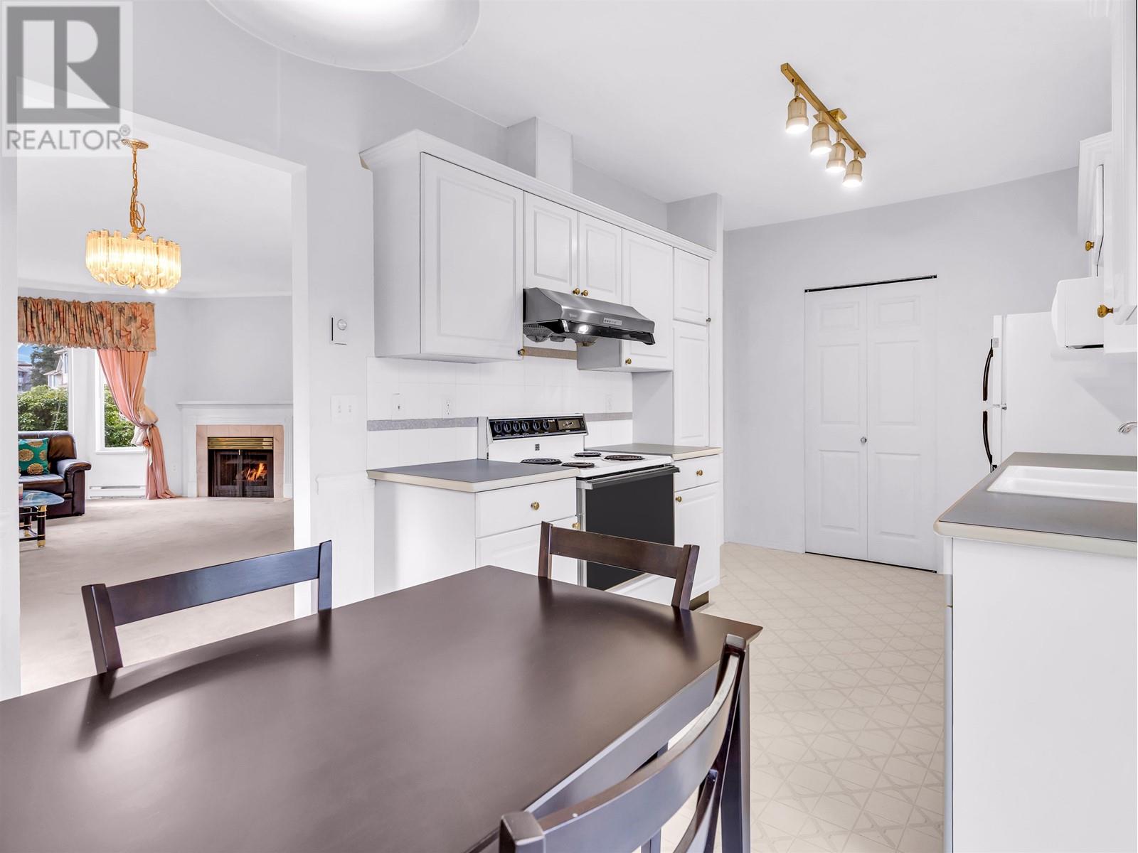 Listing Picture 11 of 40 : 21 3701 THURSTON STREET, Burnaby / 本拿比 - 魯藝地產 Yvonne Lu Group - MLS Medallion Club Member