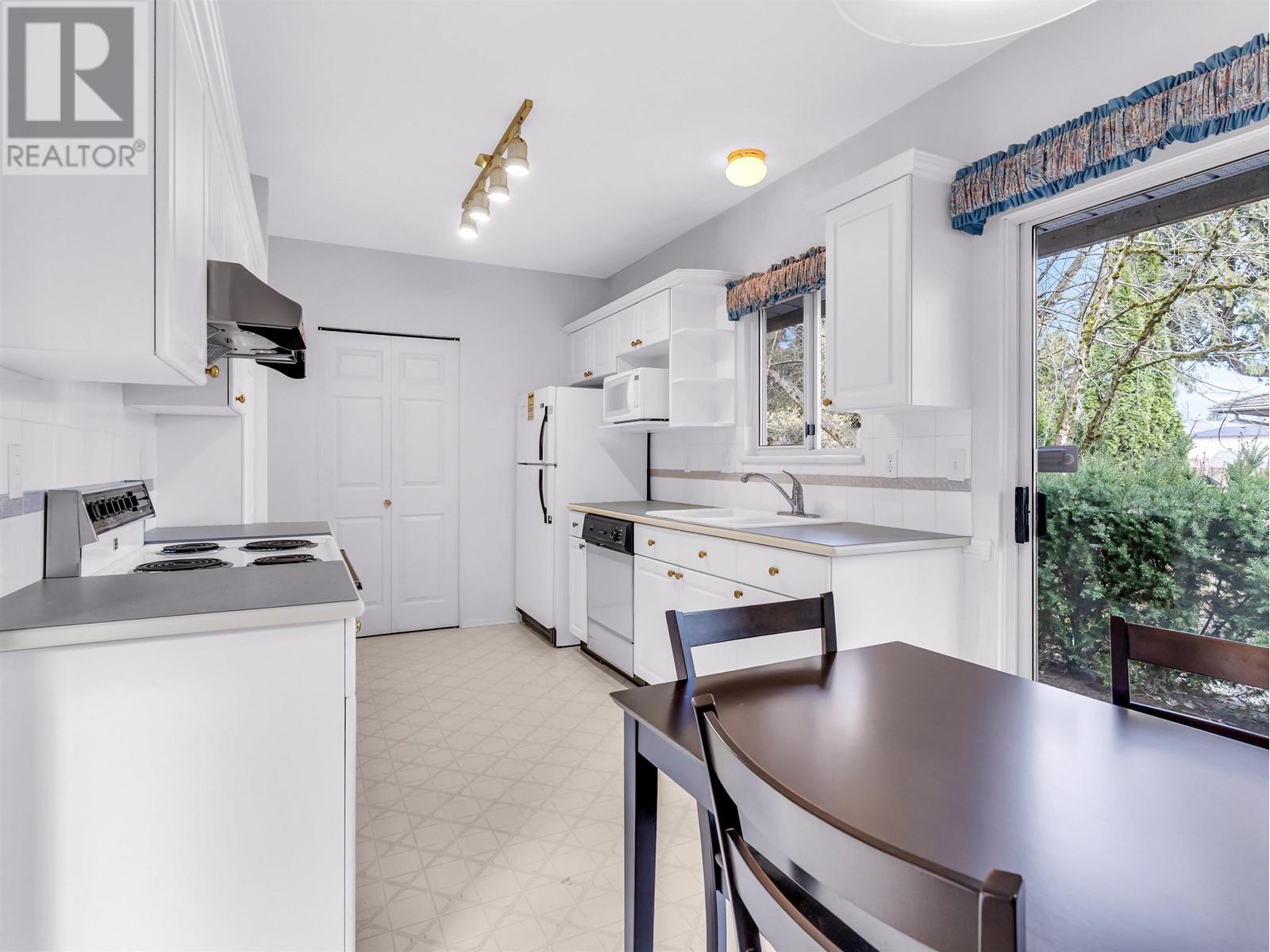 Listing Picture 12 of 40 : 21 3701 THURSTON STREET, Burnaby / 本拿比 - 魯藝地產 Yvonne Lu Group - MLS Medallion Club Member