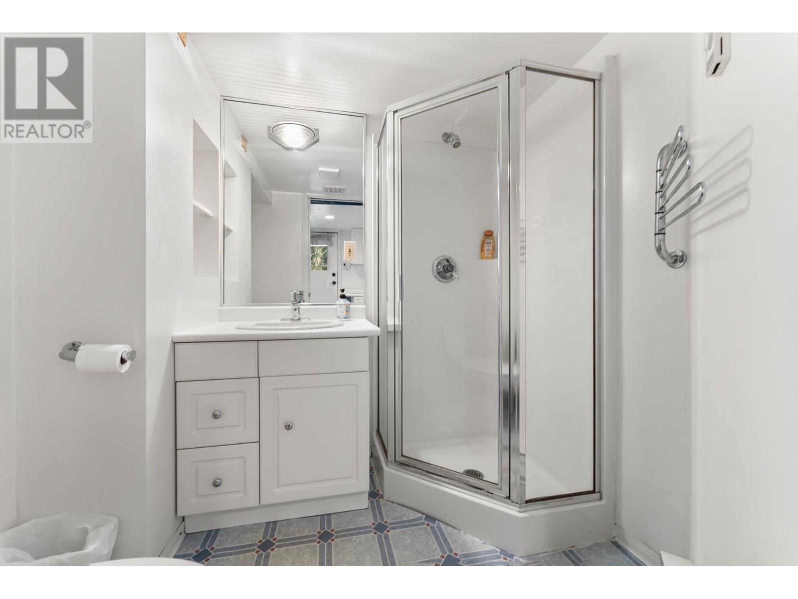 Listing Picture 22 of 31 : 3458 W 13TH AVENUE, Vancouver / 溫哥華 - 魯藝地產 Yvonne Lu Group - MLS Medallion Club Member