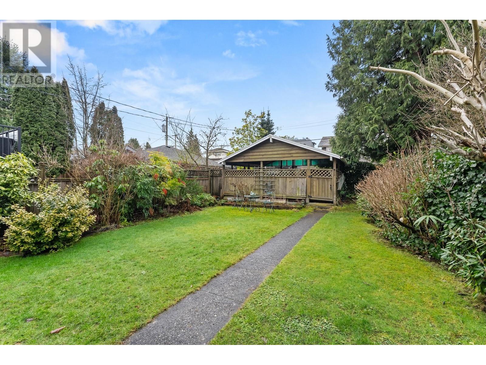 Listing Picture 17 of 31 : 3458 W 13TH AVENUE, Vancouver / 溫哥華 - 魯藝地產 Yvonne Lu Group - MLS Medallion Club Member