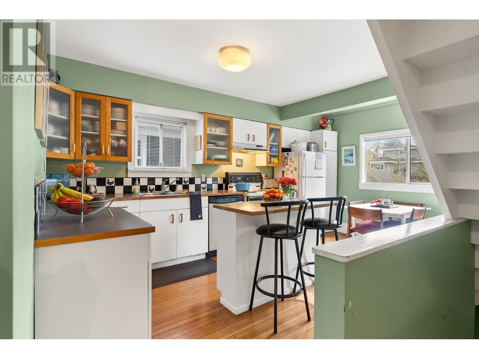 Listing Picture 11 of 31 : 3458 W 13TH AVENUE, Vancouver / 溫哥華 - 魯藝地產 Yvonne Lu Group - MLS Medallion Club Member