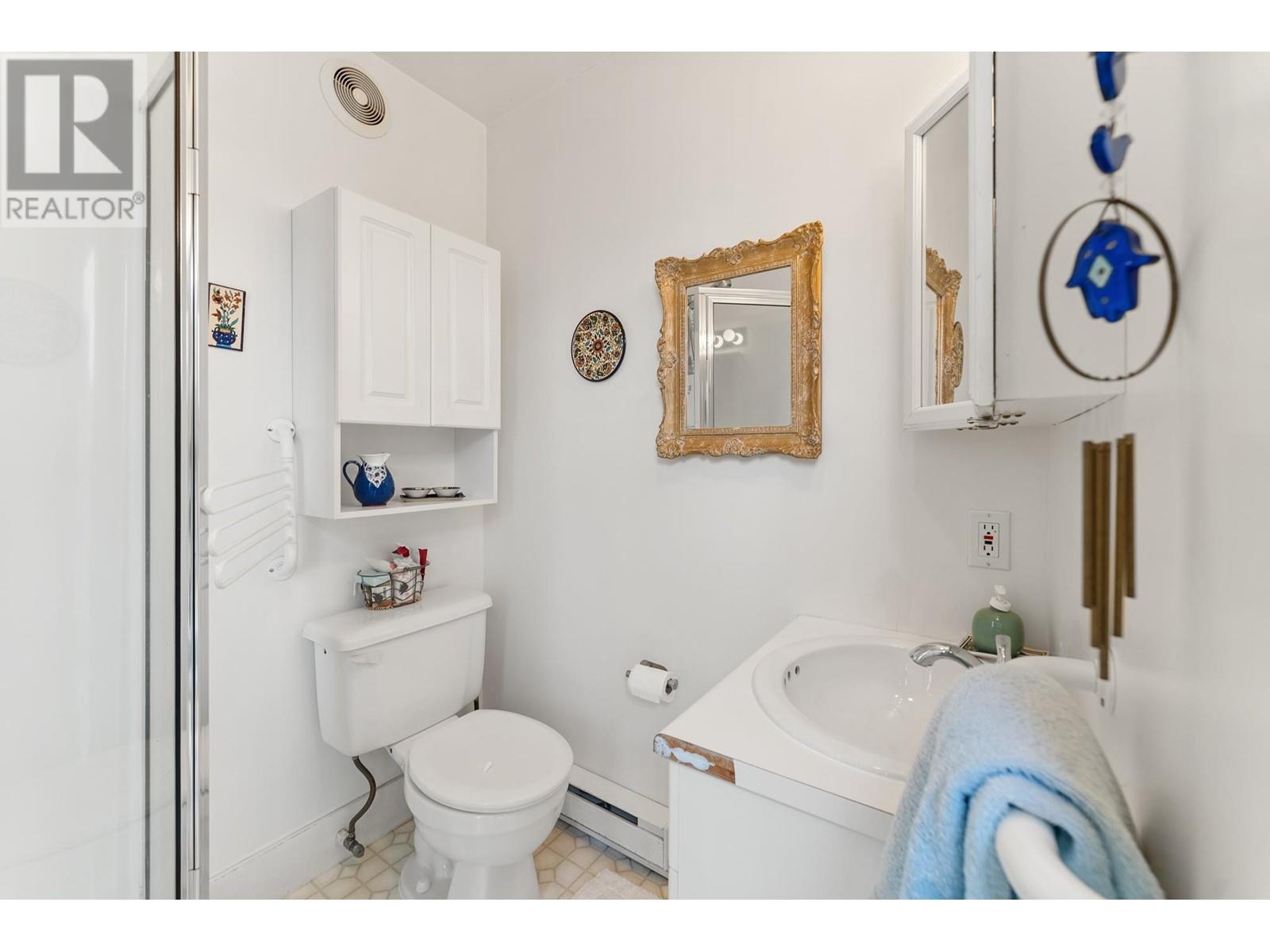 Listing Picture 21 of 31 : 3458 W 13TH AVENUE, Vancouver / 溫哥華 - 魯藝地產 Yvonne Lu Group - MLS Medallion Club Member