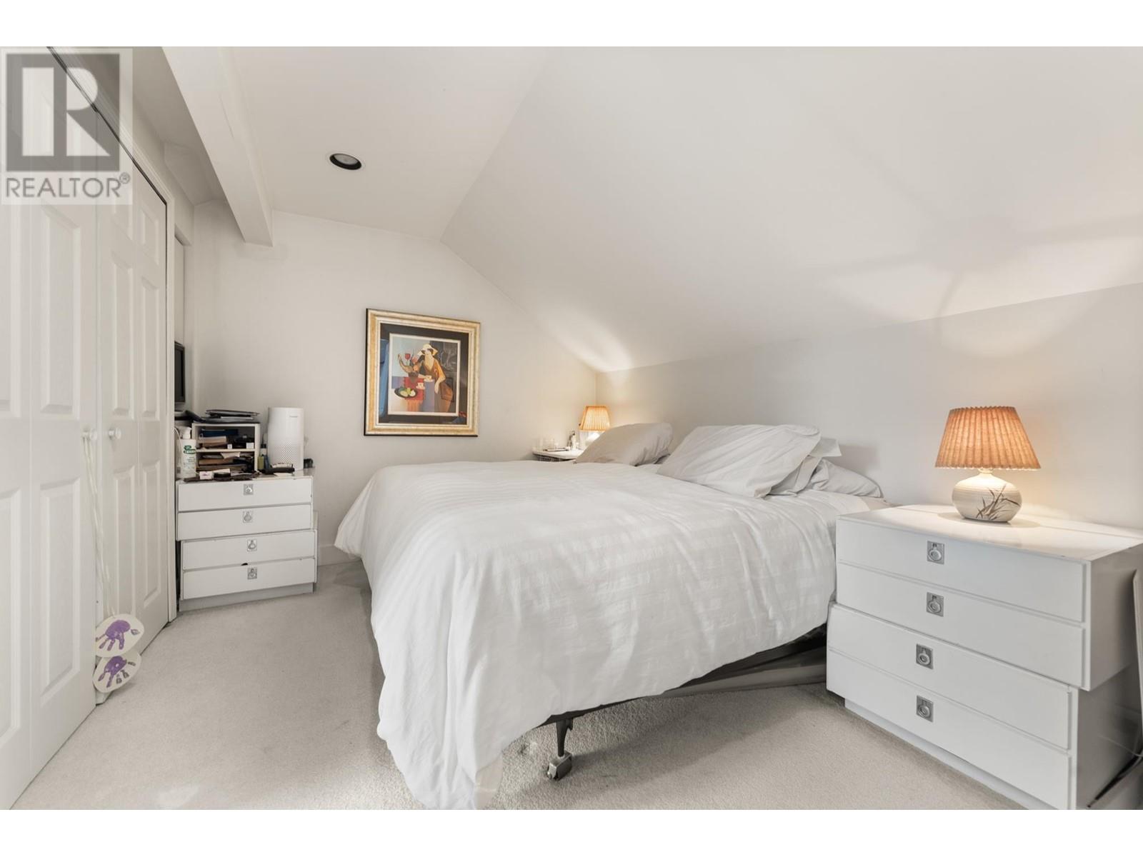 Listing Picture 20 of 31 : 3458 W 13TH AVENUE, Vancouver / 溫哥華 - 魯藝地產 Yvonne Lu Group - MLS Medallion Club Member