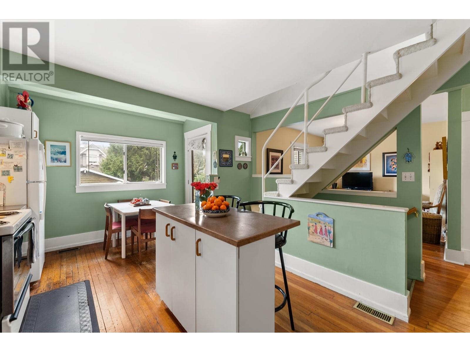 Listing Picture 13 of 31 : 3458 W 13TH AVENUE, Vancouver / 溫哥華 - 魯藝地產 Yvonne Lu Group - MLS Medallion Club Member