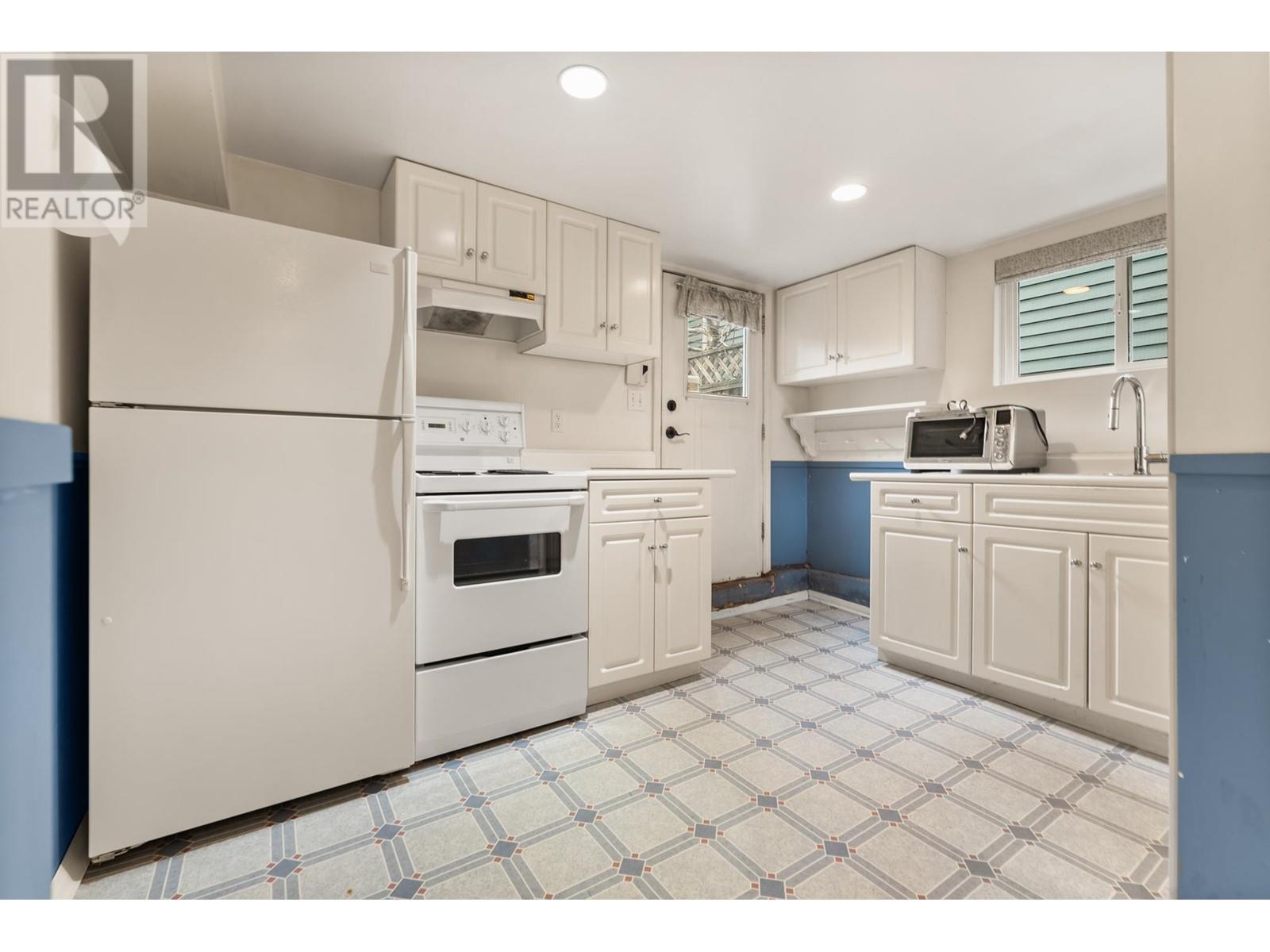 Listing Picture 26 of 31 : 3458 W 13TH AVENUE, Vancouver / 溫哥華 - 魯藝地產 Yvonne Lu Group - MLS Medallion Club Member