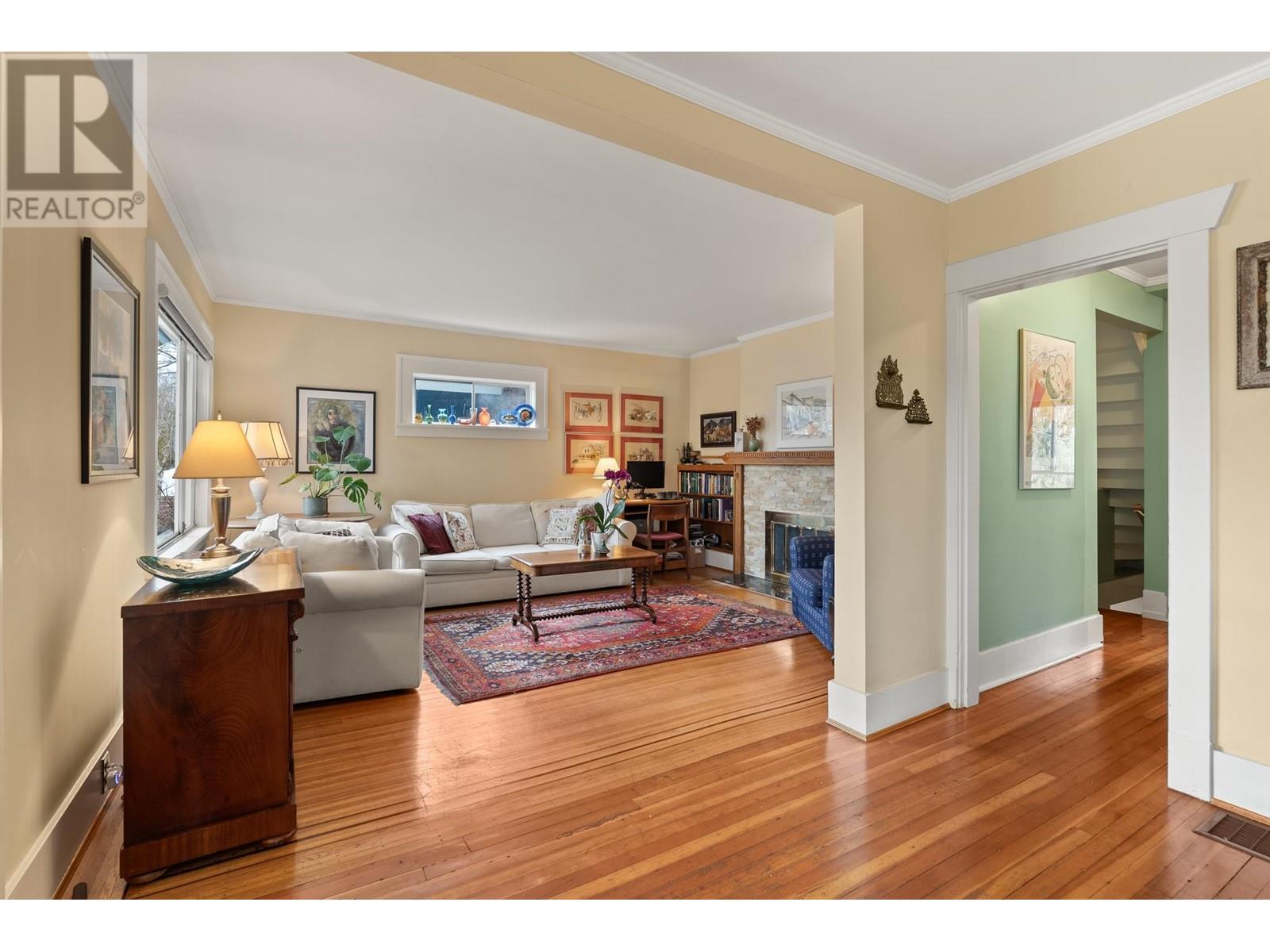 Listing Picture 6 of 31 : 3458 W 13TH AVENUE, Vancouver / 溫哥華 - 魯藝地產 Yvonne Lu Group - MLS Medallion Club Member