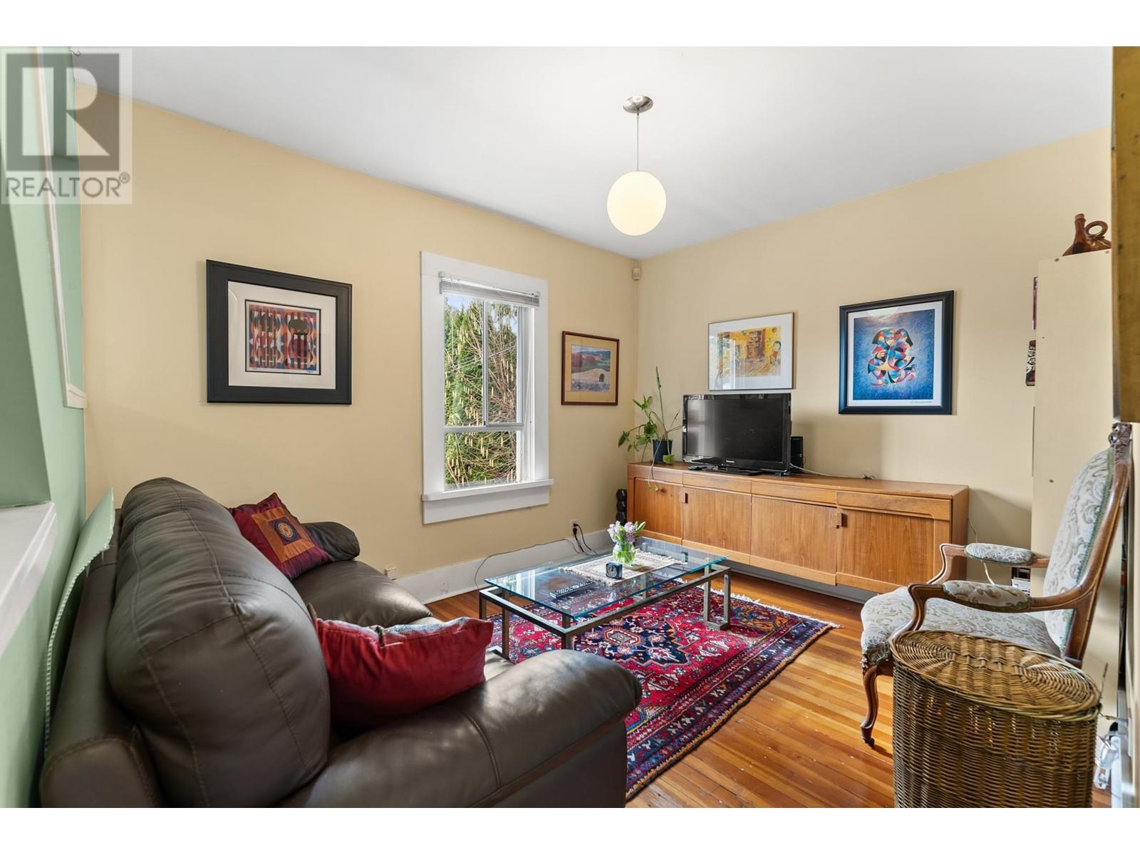 Listing Picture 14 of 31 : 3458 W 13TH AVENUE, Vancouver / 溫哥華 - 魯藝地產 Yvonne Lu Group - MLS Medallion Club Member