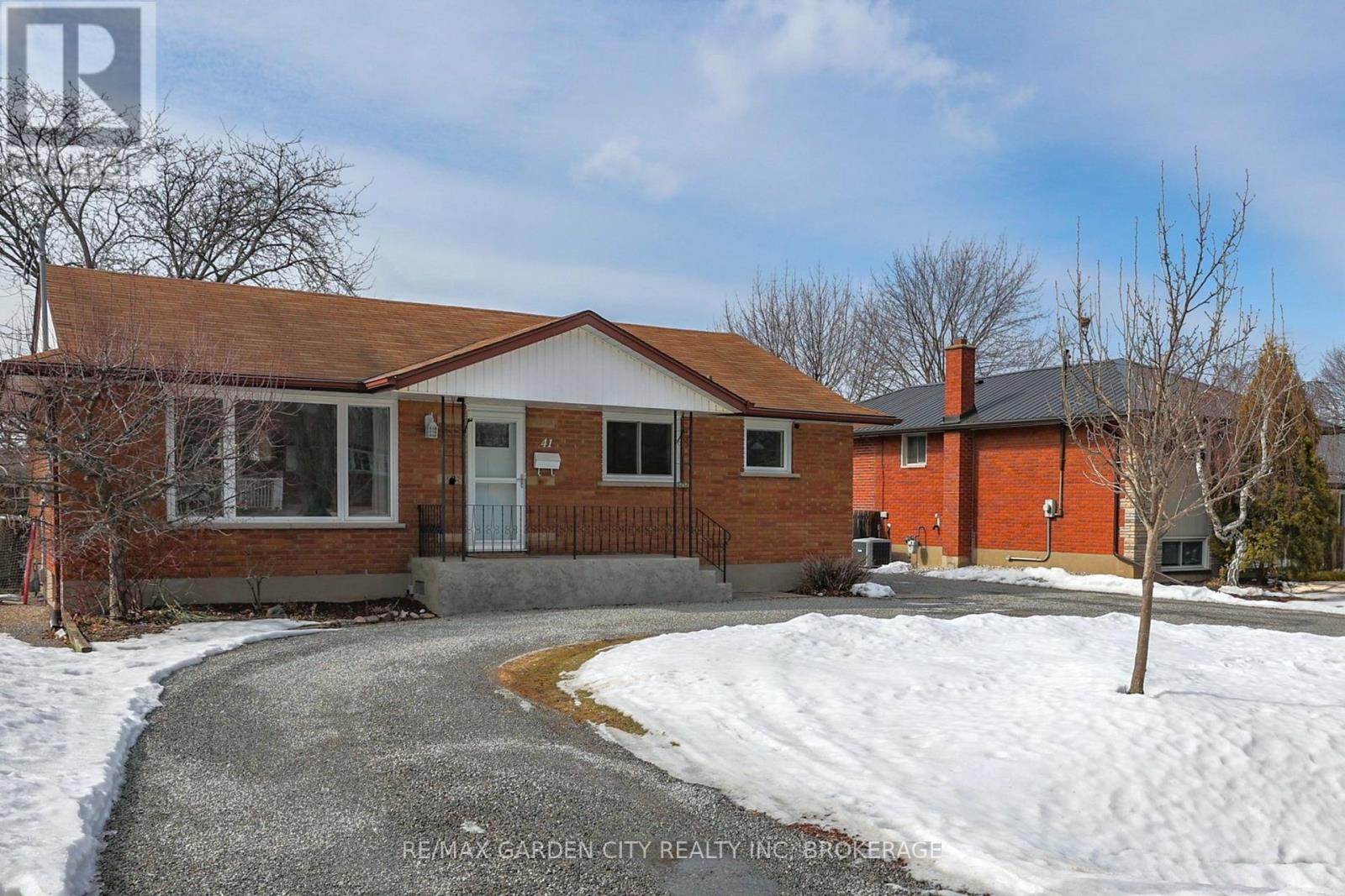 41 Howard Avenue, St. Catharines, Ontario  L2N 3W8 - Photo 2 - X12000996