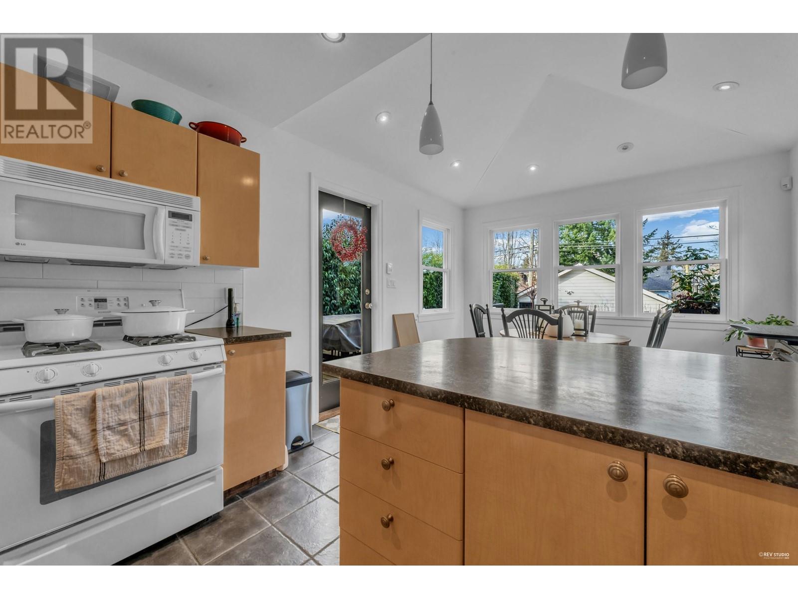 Listing Picture 11 of 40 : 295 W 23RD AVENUE, Vancouver / 溫哥華 - 魯藝地產 Yvonne Lu Group - MLS Medallion Club Member