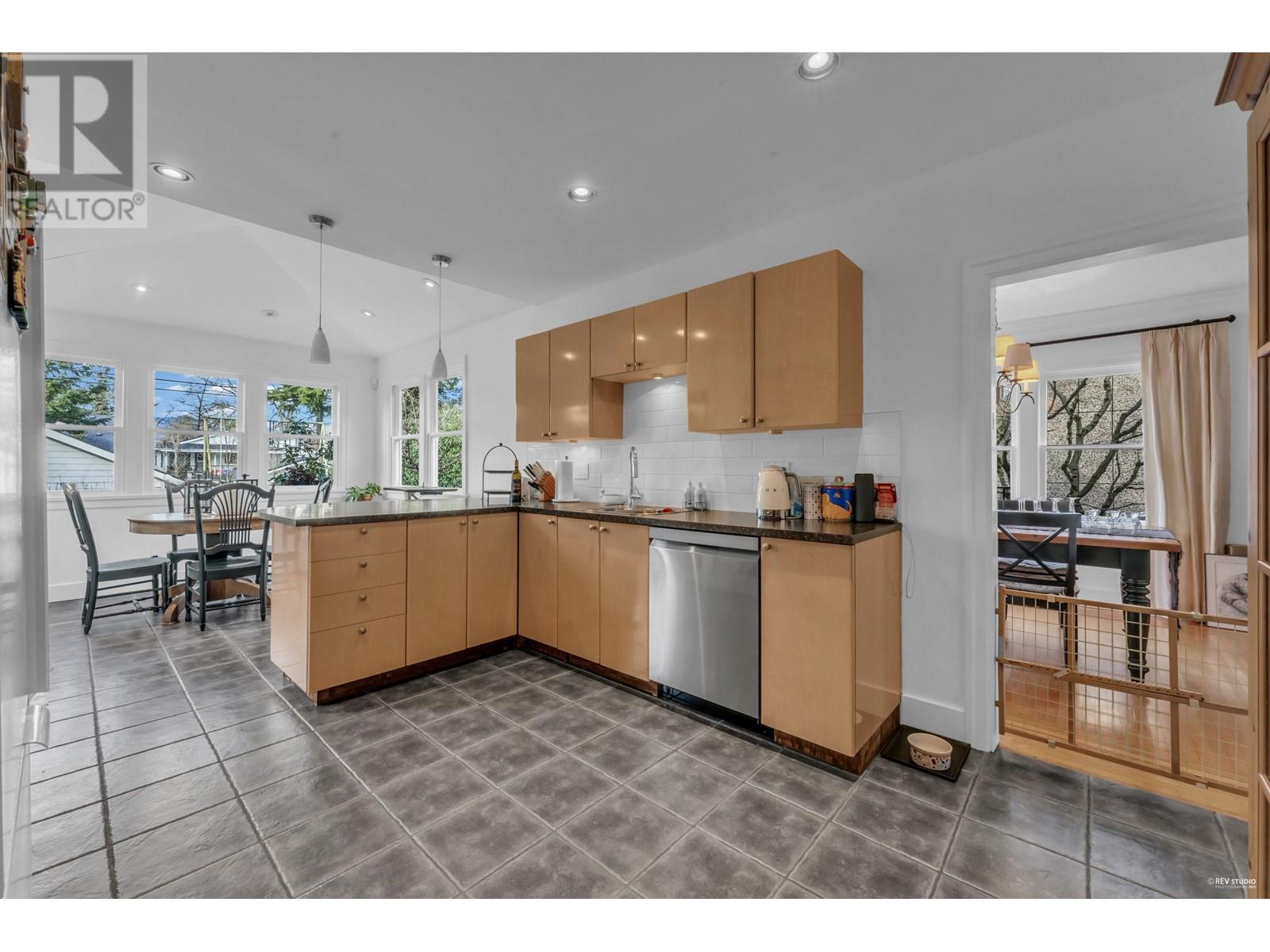 Listing Picture 8 of 40 : 295 W 23RD AVENUE, Vancouver / 溫哥華 - 魯藝地產 Yvonne Lu Group - MLS Medallion Club Member