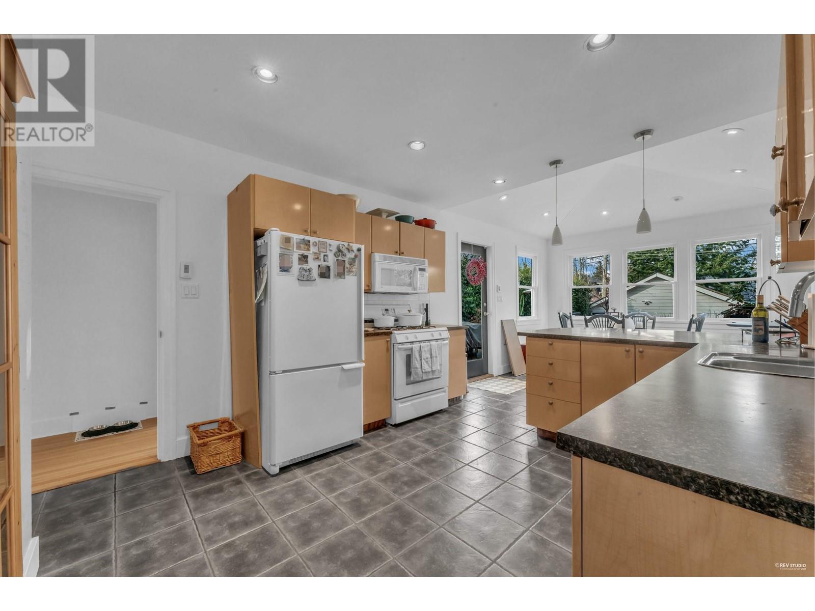 Listing Picture 10 of 40 : 295 W 23RD AVENUE, Vancouver / 溫哥華 - 魯藝地產 Yvonne Lu Group - MLS Medallion Club Member