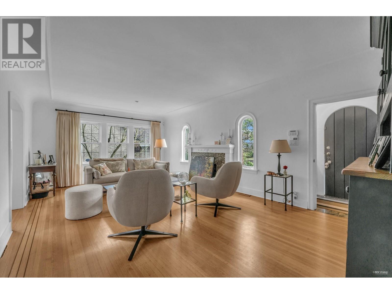 Property at 295 W 23RD AVENUE image 2
