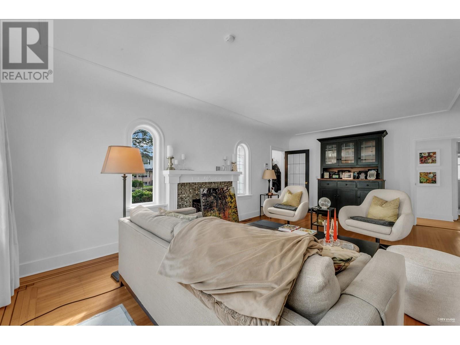 Property at 295 W 23RD AVENUE image 5