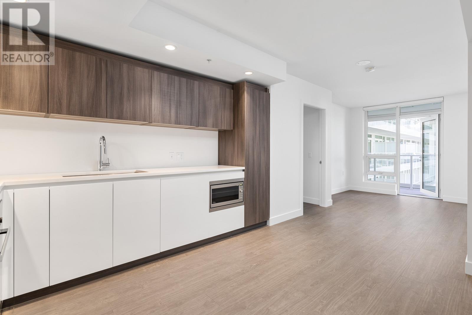 Listing Picture 2 of 10 : 854 6328 NO.3 ROAD, Richmond / 烈治文 - 魯藝地產 Yvonne Lu Group - MLS Medallion Club Member