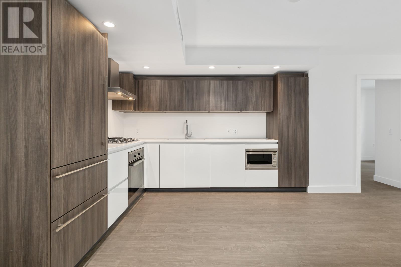 Listing Picture 3 of 10 : 854 6328 NO.3 ROAD, Richmond / 烈治文 - 魯藝地產 Yvonne Lu Group - MLS Medallion Club Member