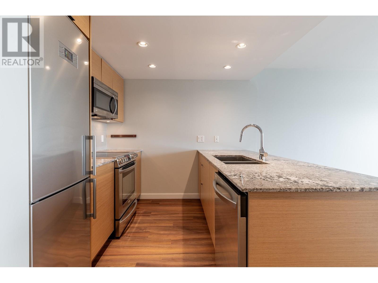 302 135 E 17th Street, North Vancouver, British Columbia  V7L 0C4 - Photo 11 - R2973590
