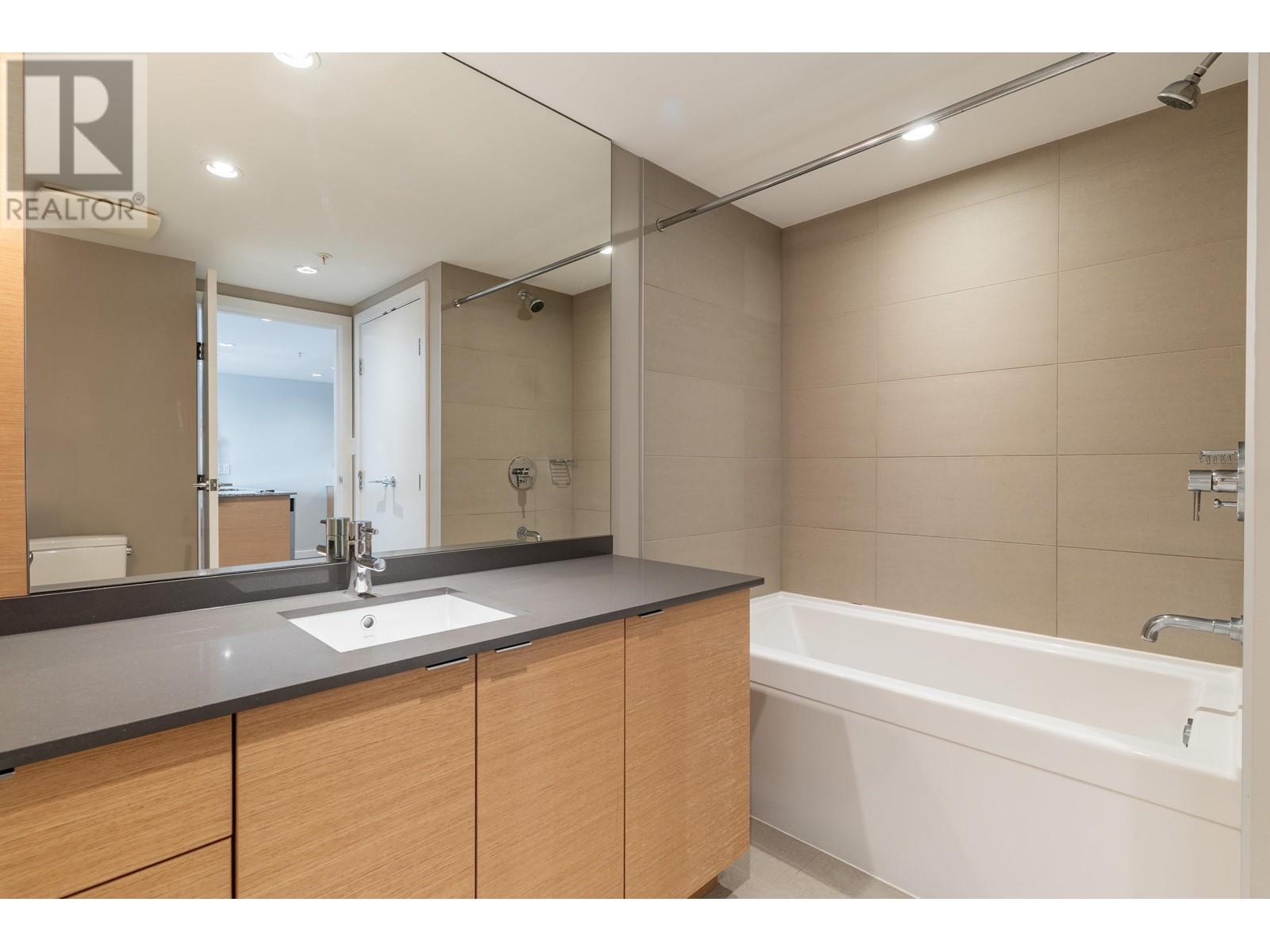 302 135 E 17th Street, North Vancouver, British Columbia  V7L 0C4 - Photo 17 - R2973590
