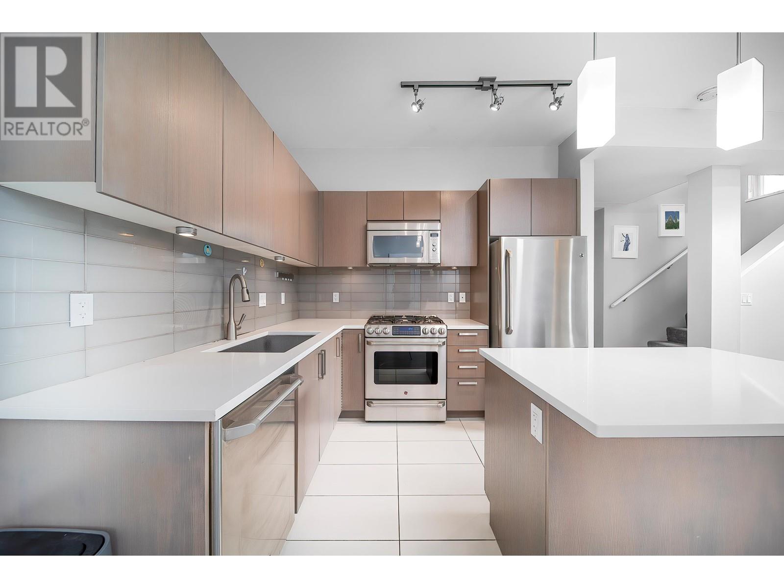 Listing Picture 11 of 31 : 4 10119 RIVER DRIVE, Richmond / 烈治文 - 魯藝地產 Yvonne Lu Group - MLS Medallion Club Member