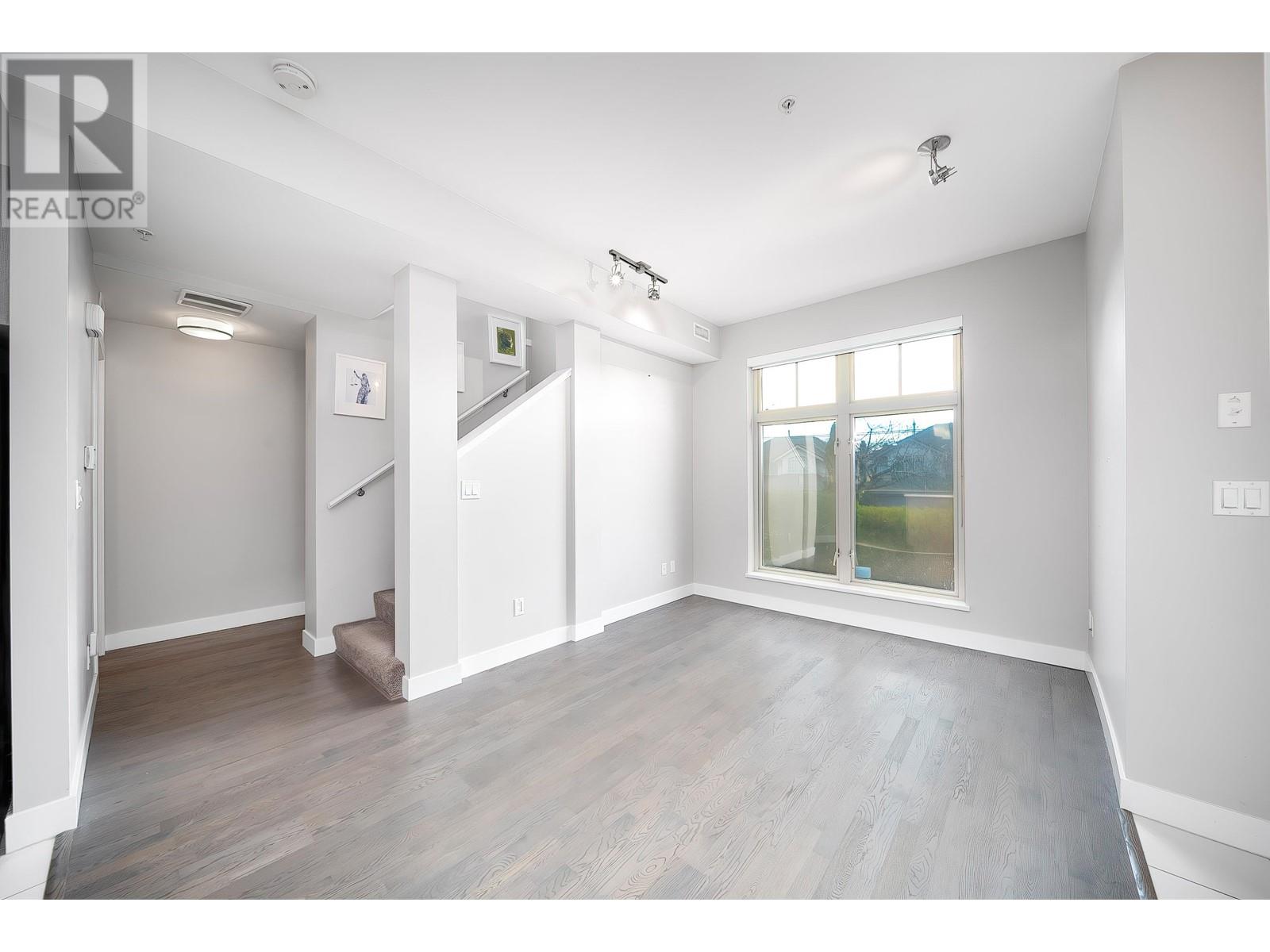 Listing Picture 5 of 31 : 4 10119 RIVER DRIVE, Richmond / 烈治文 - 魯藝地產 Yvonne Lu Group - MLS Medallion Club Member
