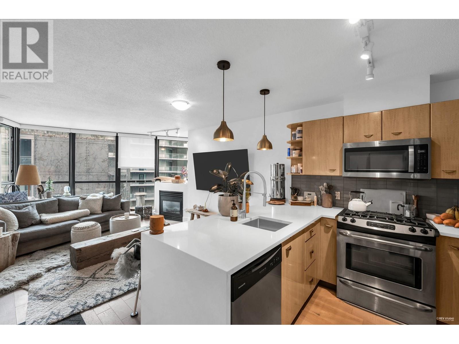 Listing Picture 8 of 33 : 606 501 PACIFIC STREET, Vancouver / 溫哥華 - 魯藝地產 Yvonne Lu Group - MLS Medallion Club Member