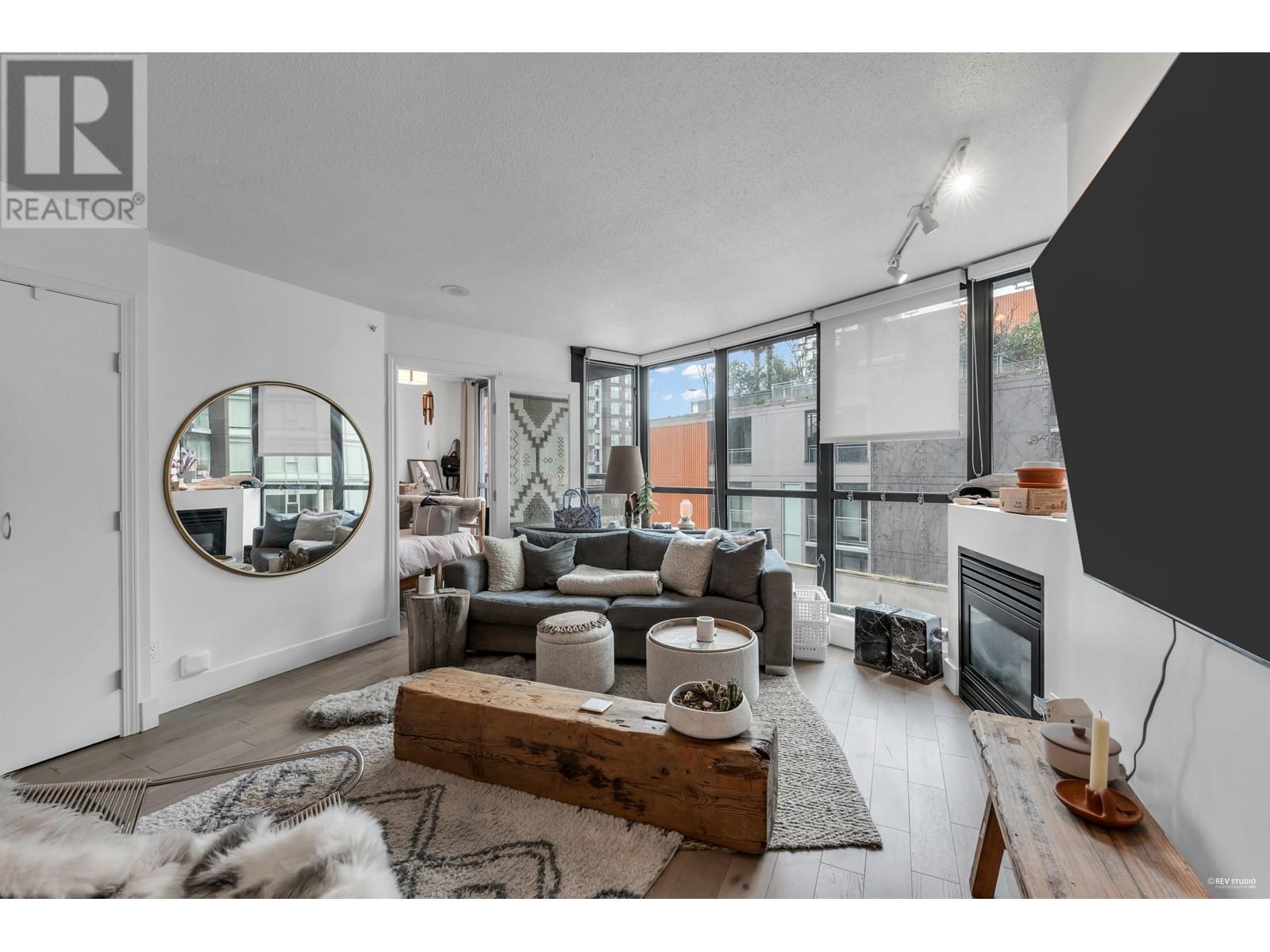 Listing Picture 3 of 33 : 606 501 PACIFIC STREET, Vancouver / 溫哥華 - 魯藝地產 Yvonne Lu Group - MLS Medallion Club Member