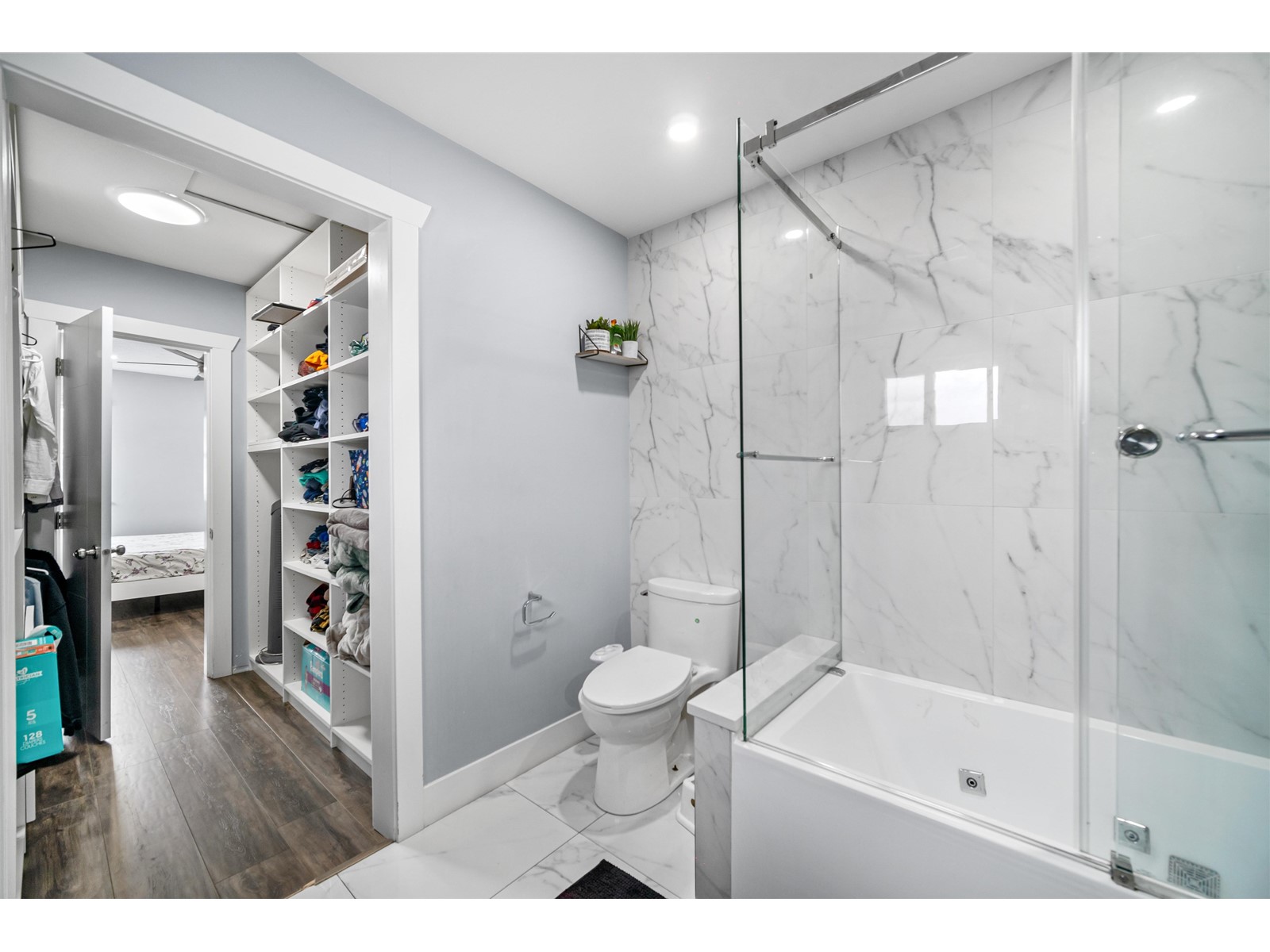 13249 81a Avenue, Surrey, British Columbia  V3W 8Z2 - Photo 6 - R2973306