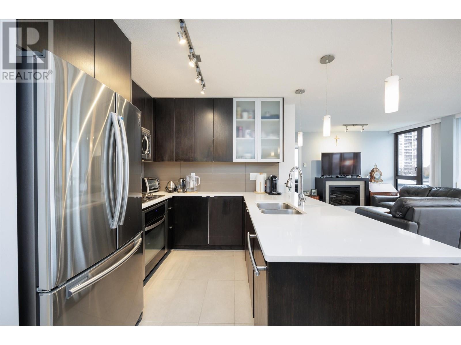 Listing Picture 11 of 36 : 1908 7325 ARCOLA STREET, Burnaby / 本拿比 - 魯藝地產 Yvonne Lu Group - MLS Medallion Club Member