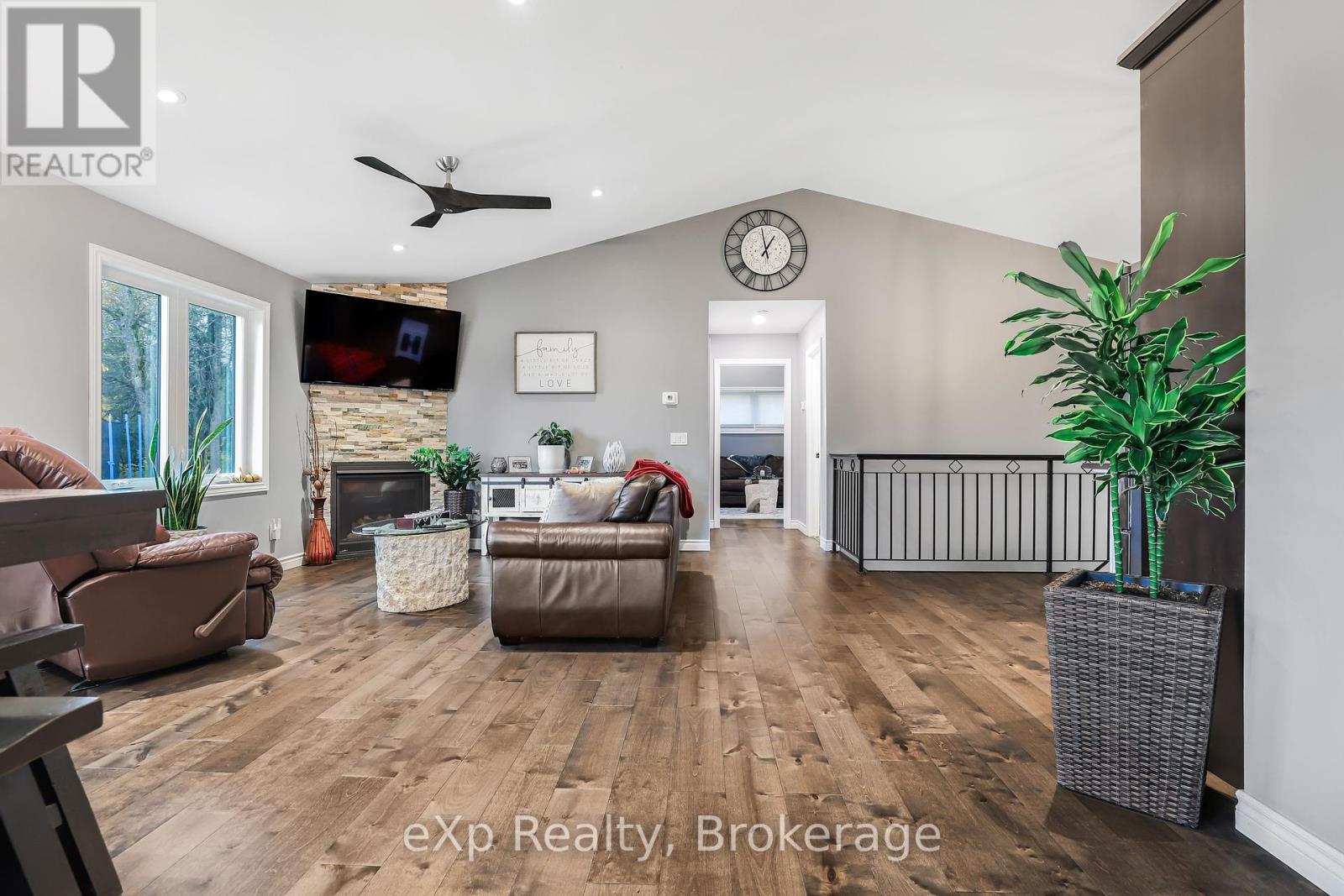 135 Confederation Drive, Chatsworth, Ontario  N0H 1R0 - Photo 11 - X12001078