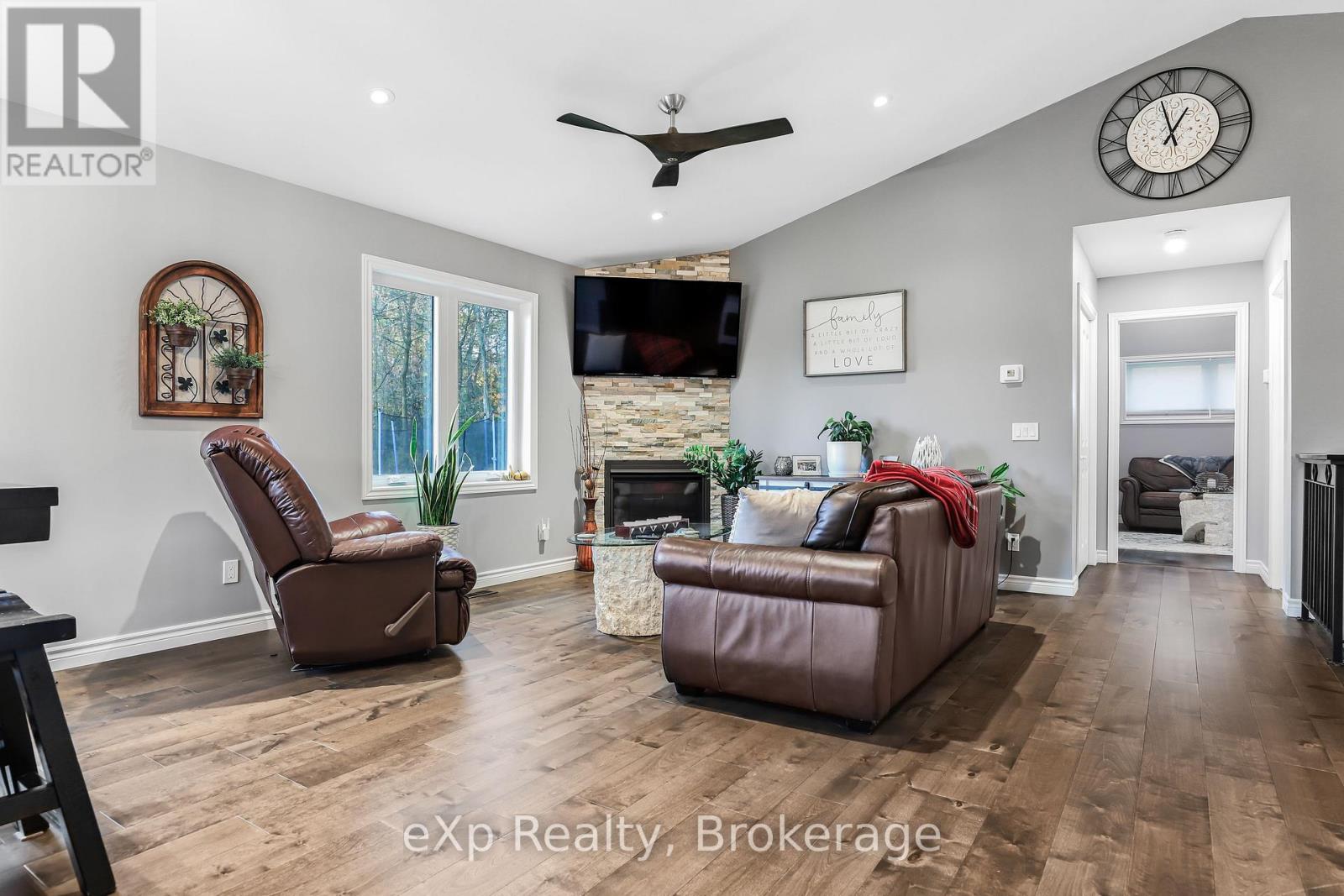 135 Confederation Drive, Chatsworth, Ontario  N0H 1R0 - Photo 12 - X12001078