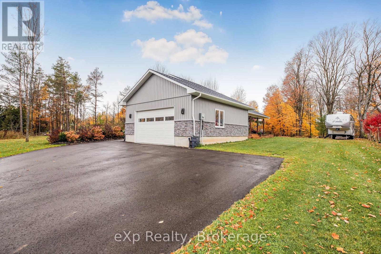 135 Confederation Drive, Chatsworth, Ontario  N0H 1R0 - Photo 4 - X12001078