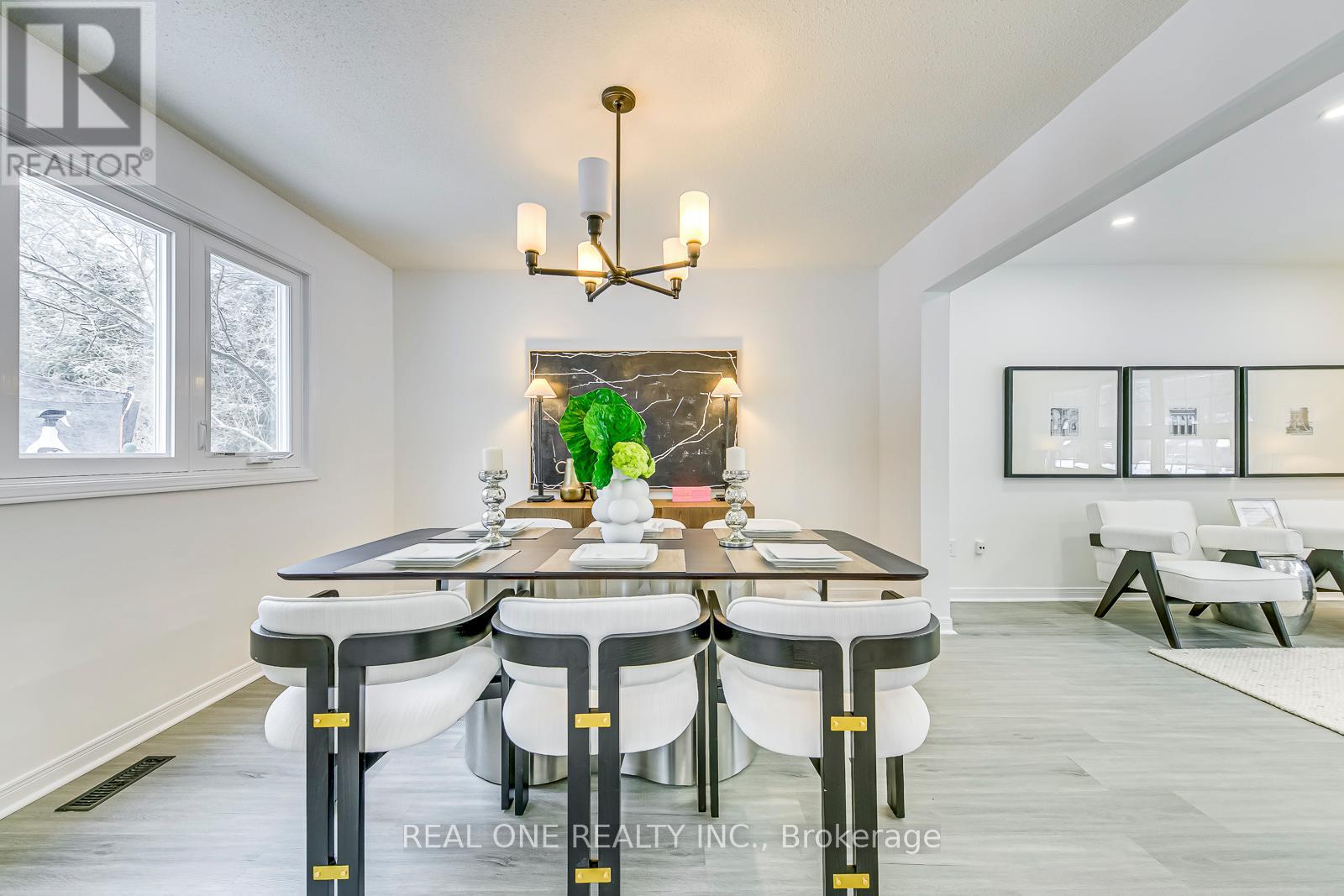153 Cavendish Court, Oakville (Mo Morrison), Ontario  L6J 5S3 - Photo 12 - W12001077