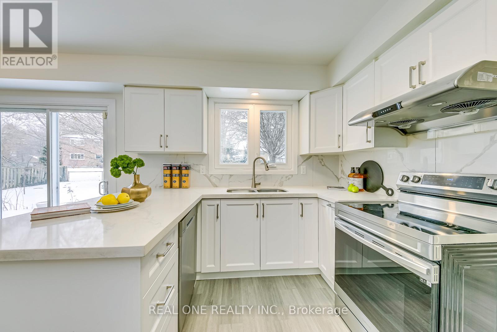 153 Cavendish Court, Oakville (Mo Morrison), Ontario  L6J 5S3 - Photo 17 - W12001077