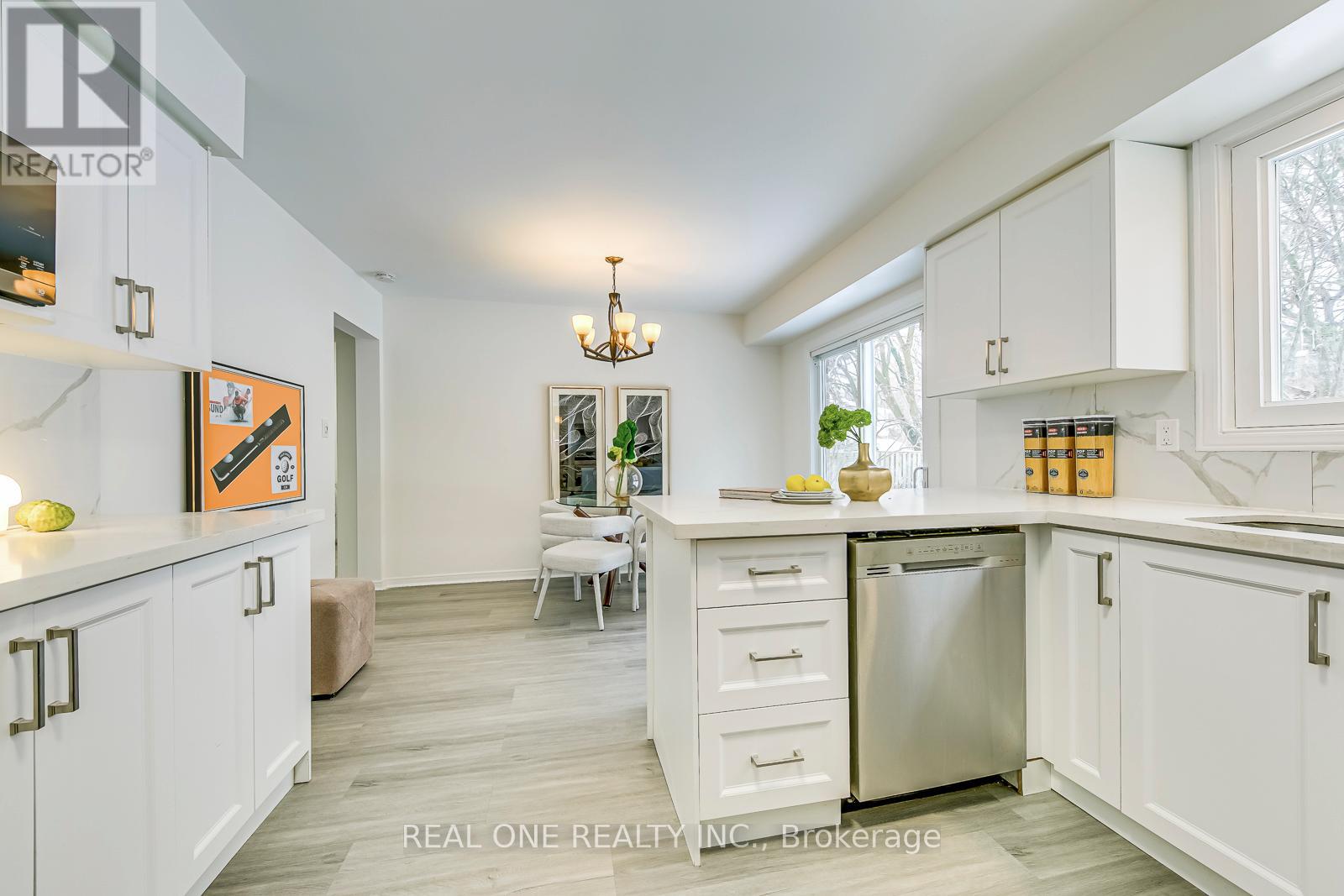 153 Cavendish Court, Oakville (Mo Morrison), Ontario  L6J 5S3 - Photo 18 - W12001077
