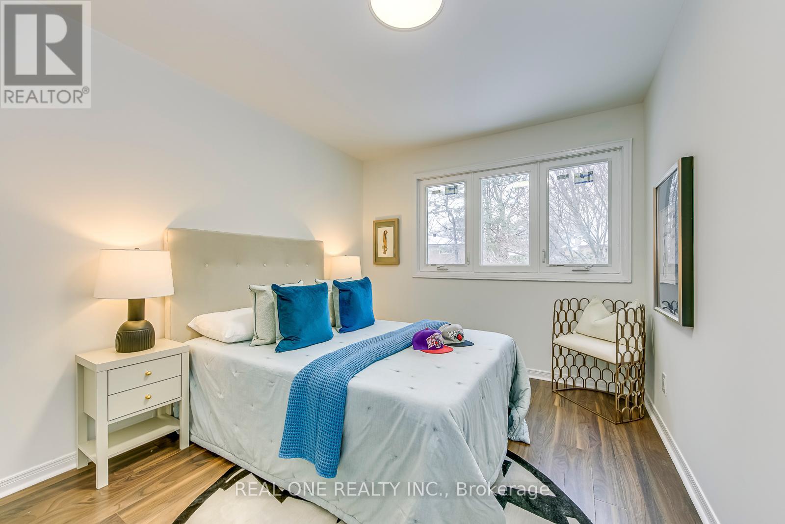 153 Cavendish Court, Oakville (Mo Morrison), Ontario  L6J 5S3 - Photo 33 - W12001077
