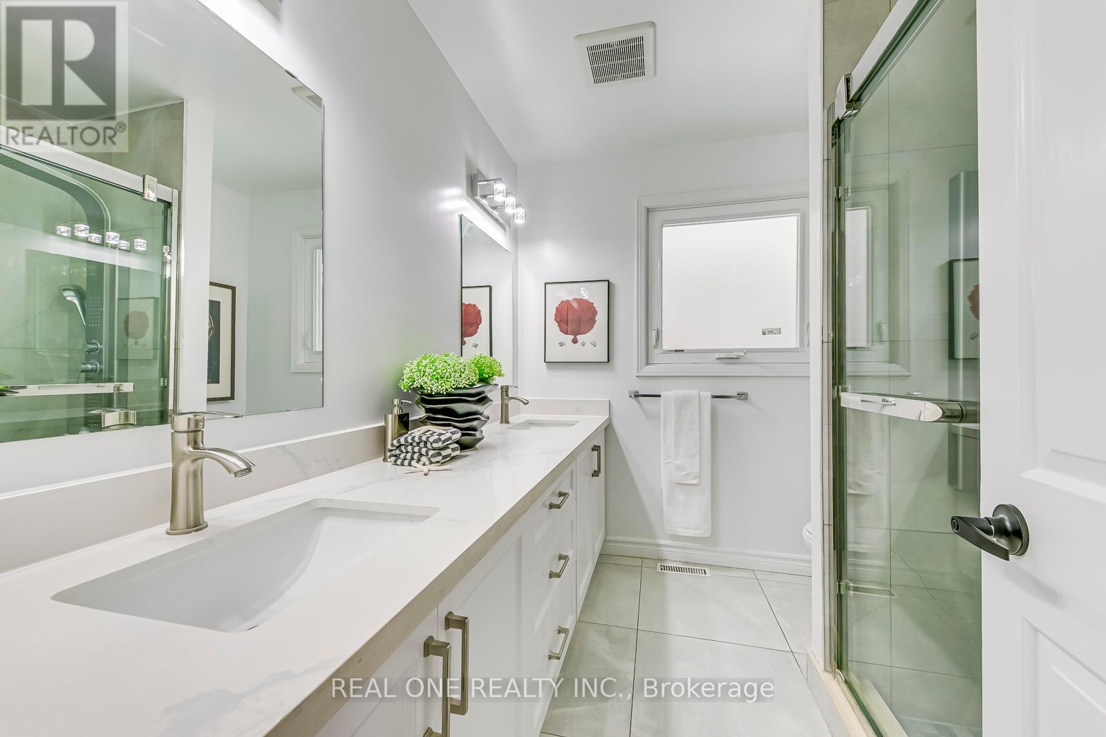153 Cavendish Court, Oakville (Mo Morrison), Ontario  L6J 5S3 - Photo 36 - W12001077