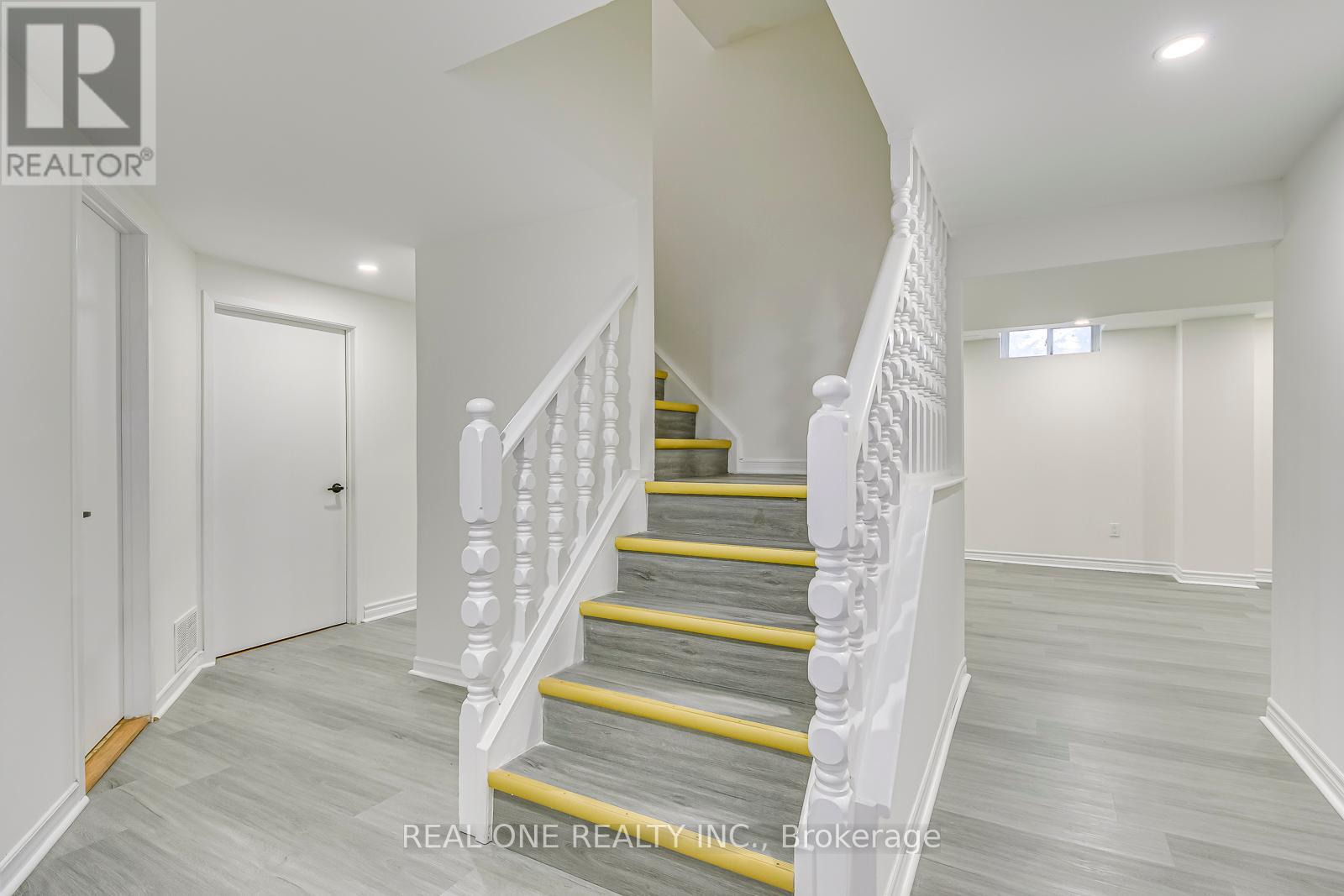153 Cavendish Court, Oakville (Mo Morrison), Ontario  L6J 5S3 - Photo 38 - W12001077