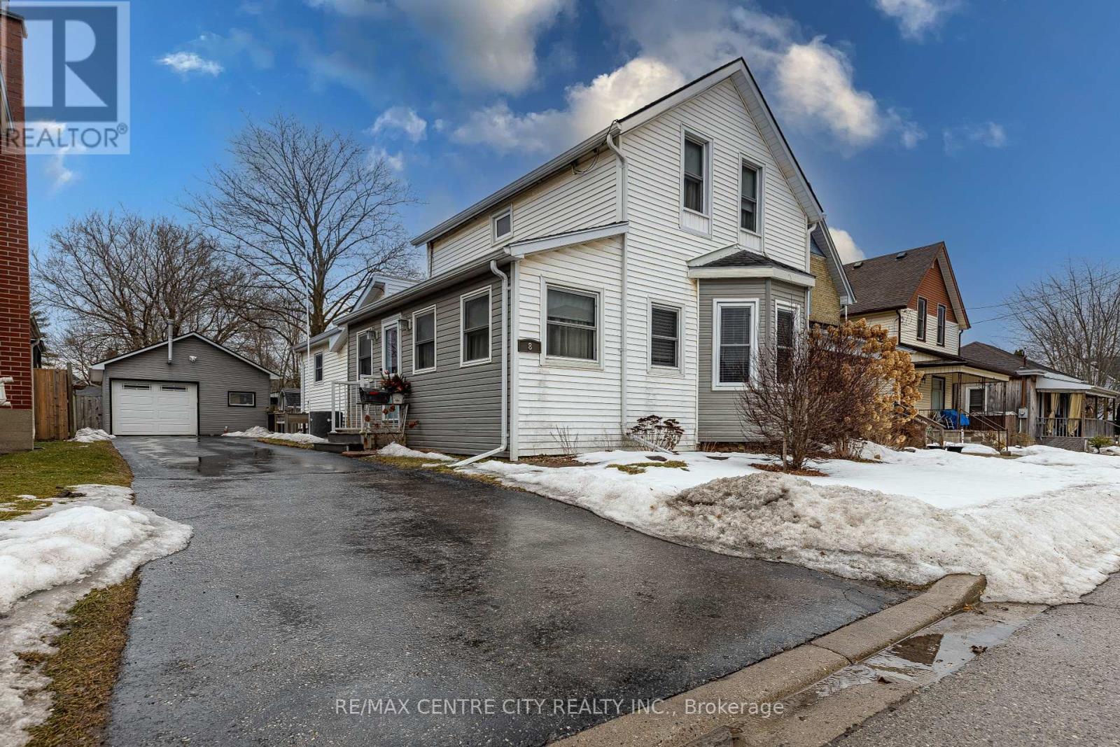8 College Street