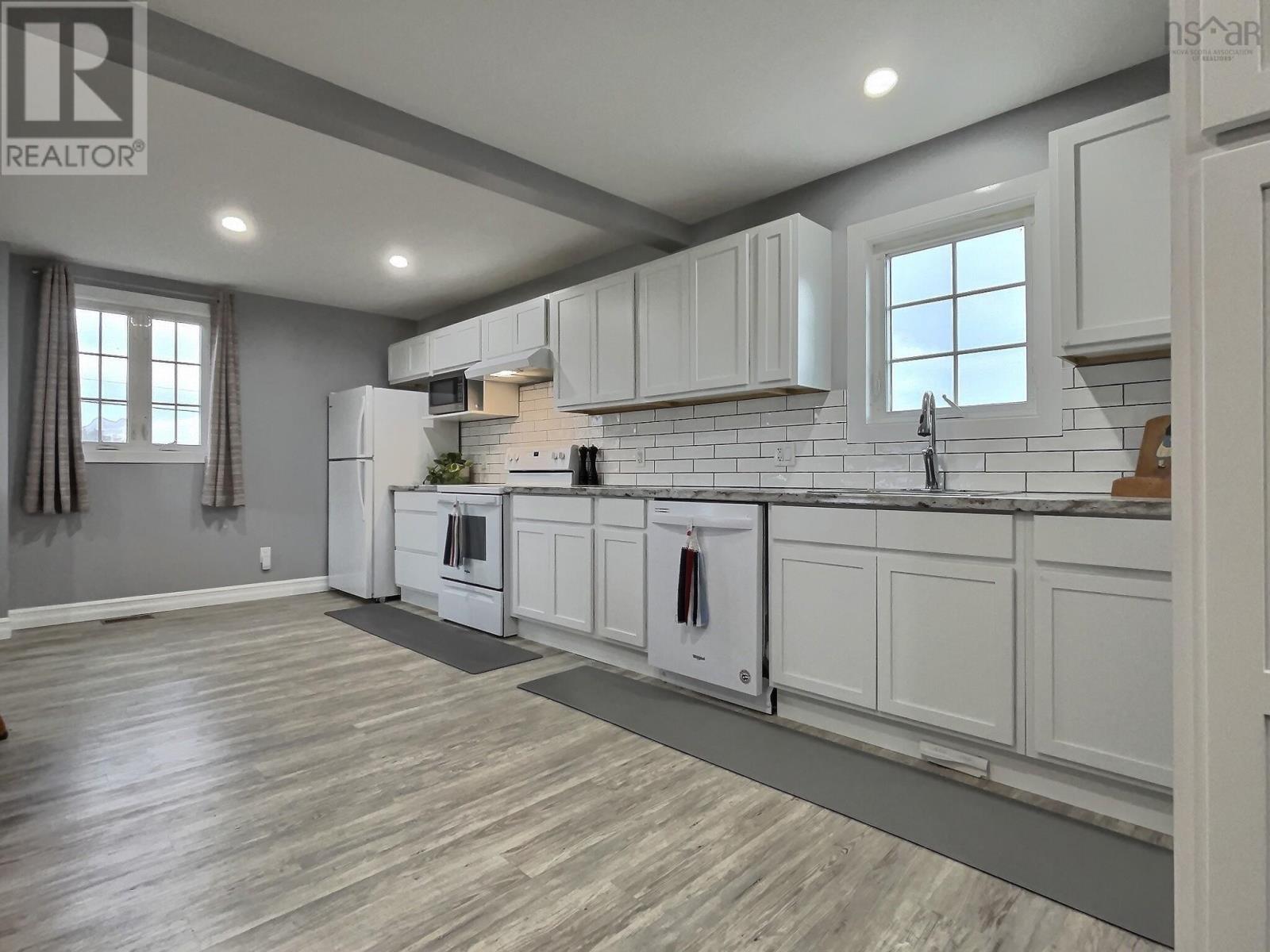 5 Chemin Pembroke, Grand Étang, Nova Scotia  B0E 1L0 - Photo 2 - 202504119