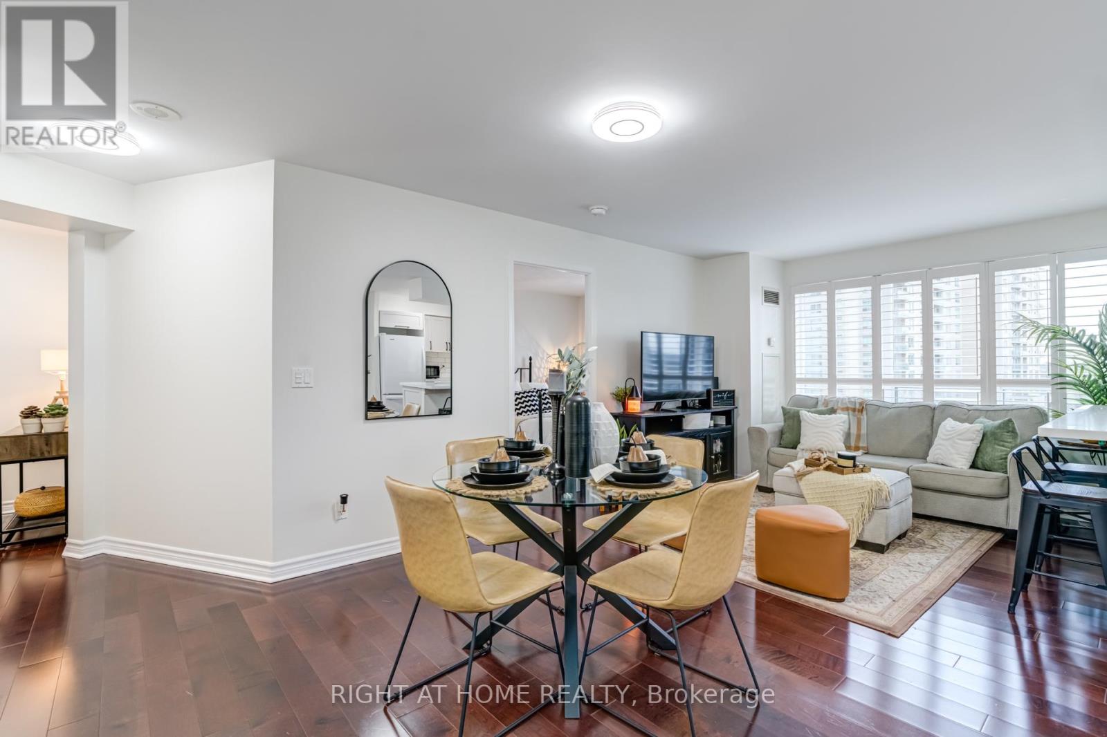 Property at 403 - 11 ONEIDA CRESCENT image 4