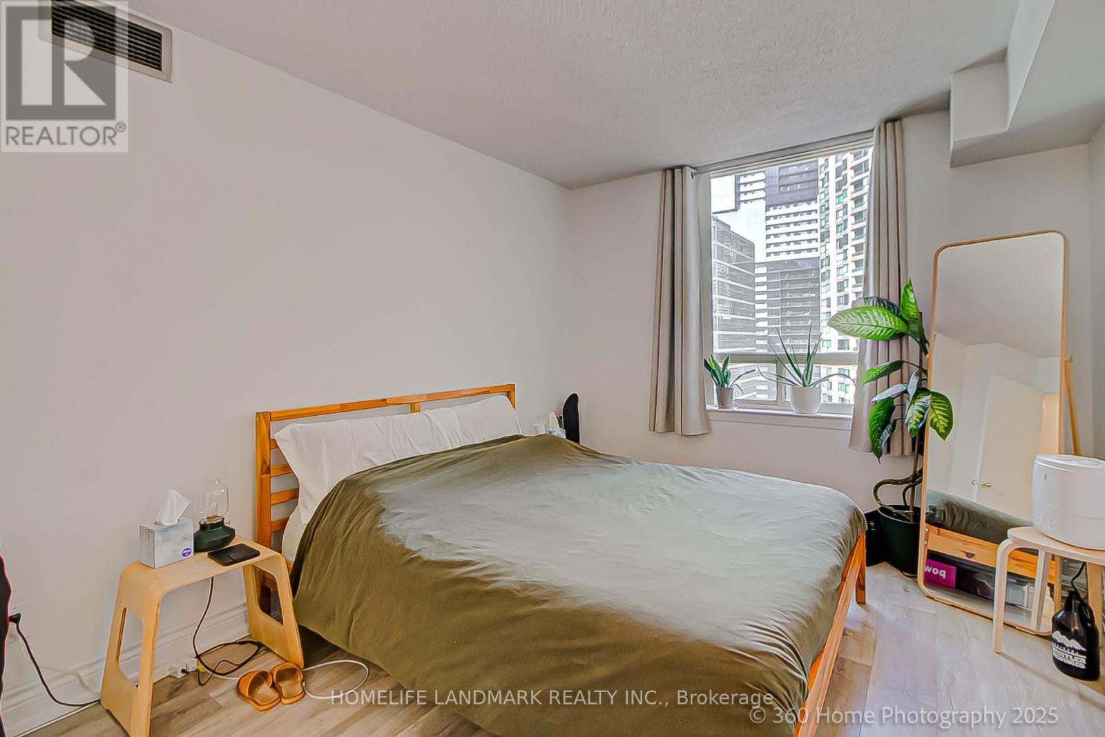 1703 - 633 Bay Street, Toronto, Ontario  M5G 2G4 - Photo 18 - C12001204